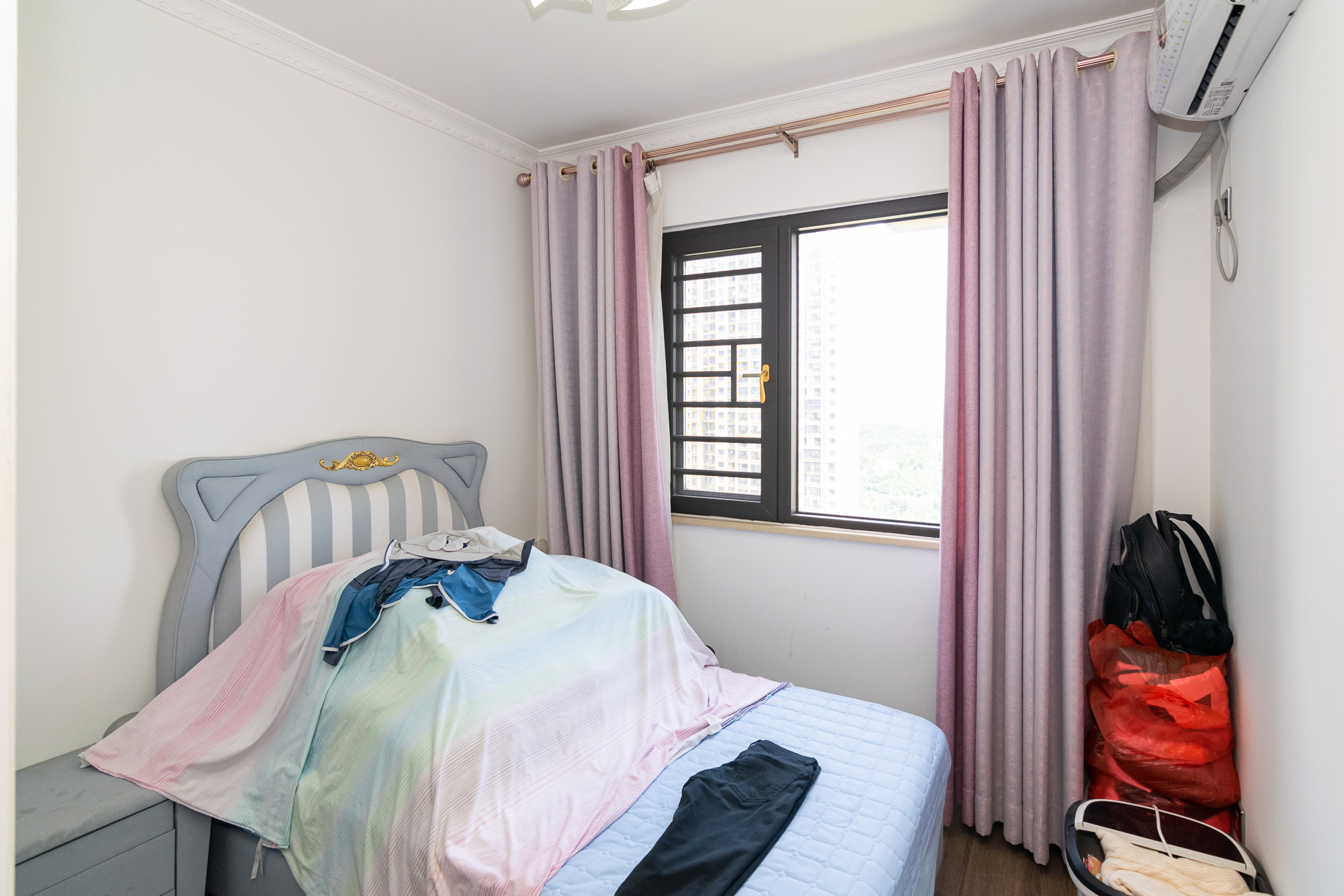 荣盛岳麓峰景 4室2厅2卫 105.0万 荣盛岳麓峰景 4室2厅2卫 105.0万卧室