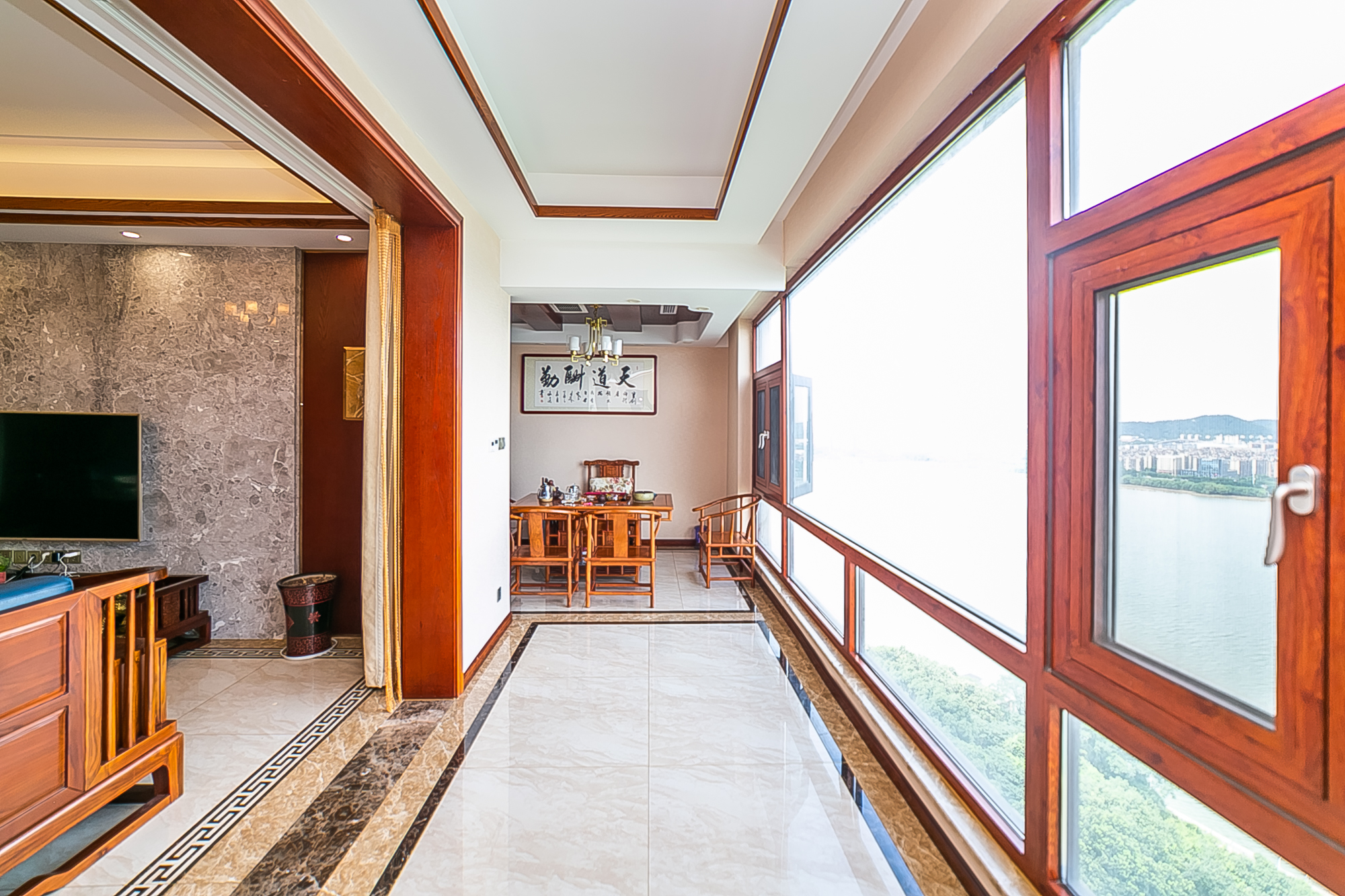 中建江山壹号  4室2厅3卫   650.00万阳台