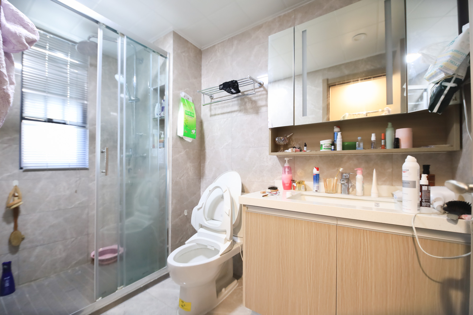 旭辉雨花郡  4室2厅2卫   220.00万卫生间
