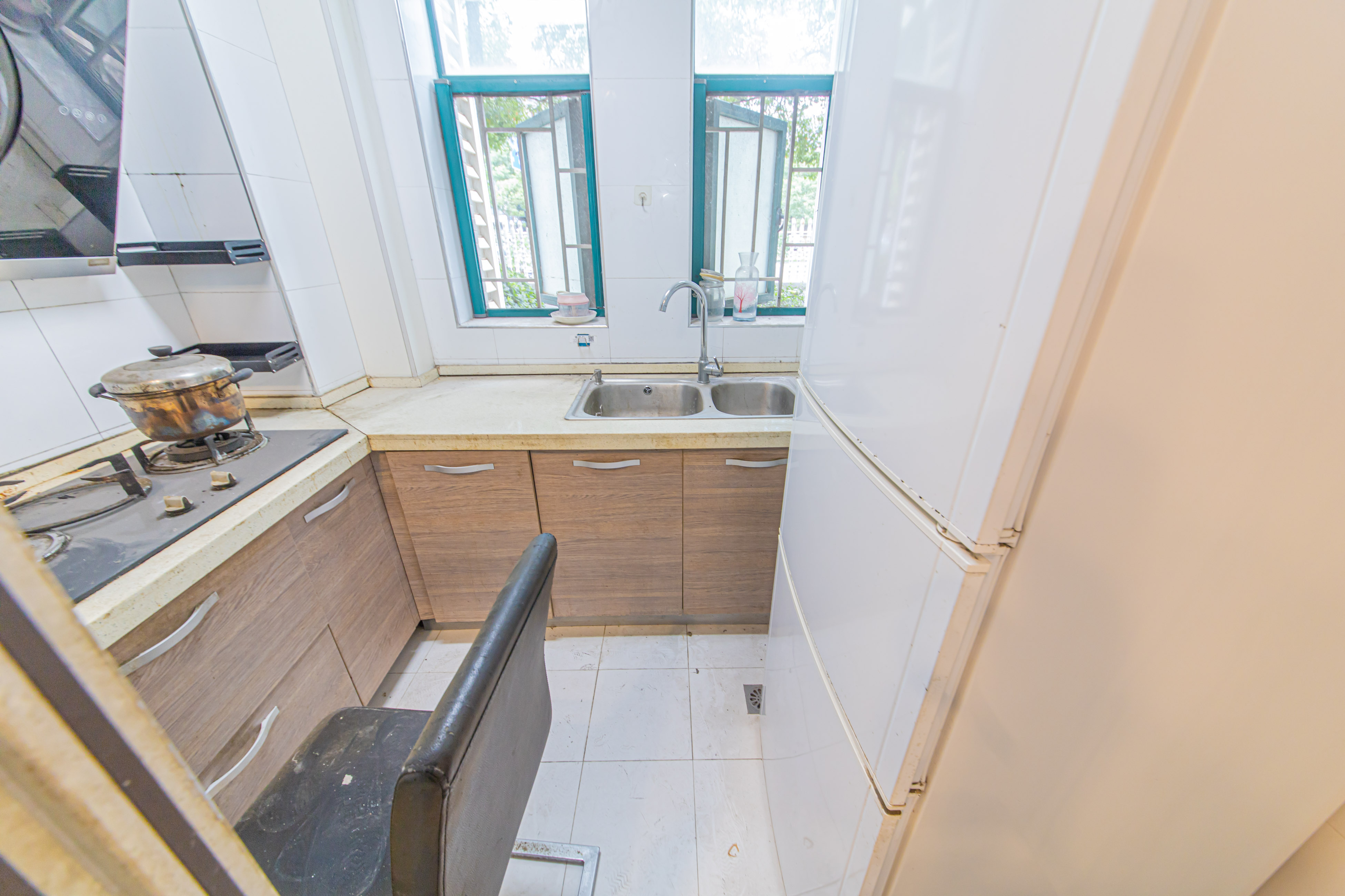 华天苑 3室2厅1卫 82.0万 华天苑 3室2厅1卫 82.0万厨房