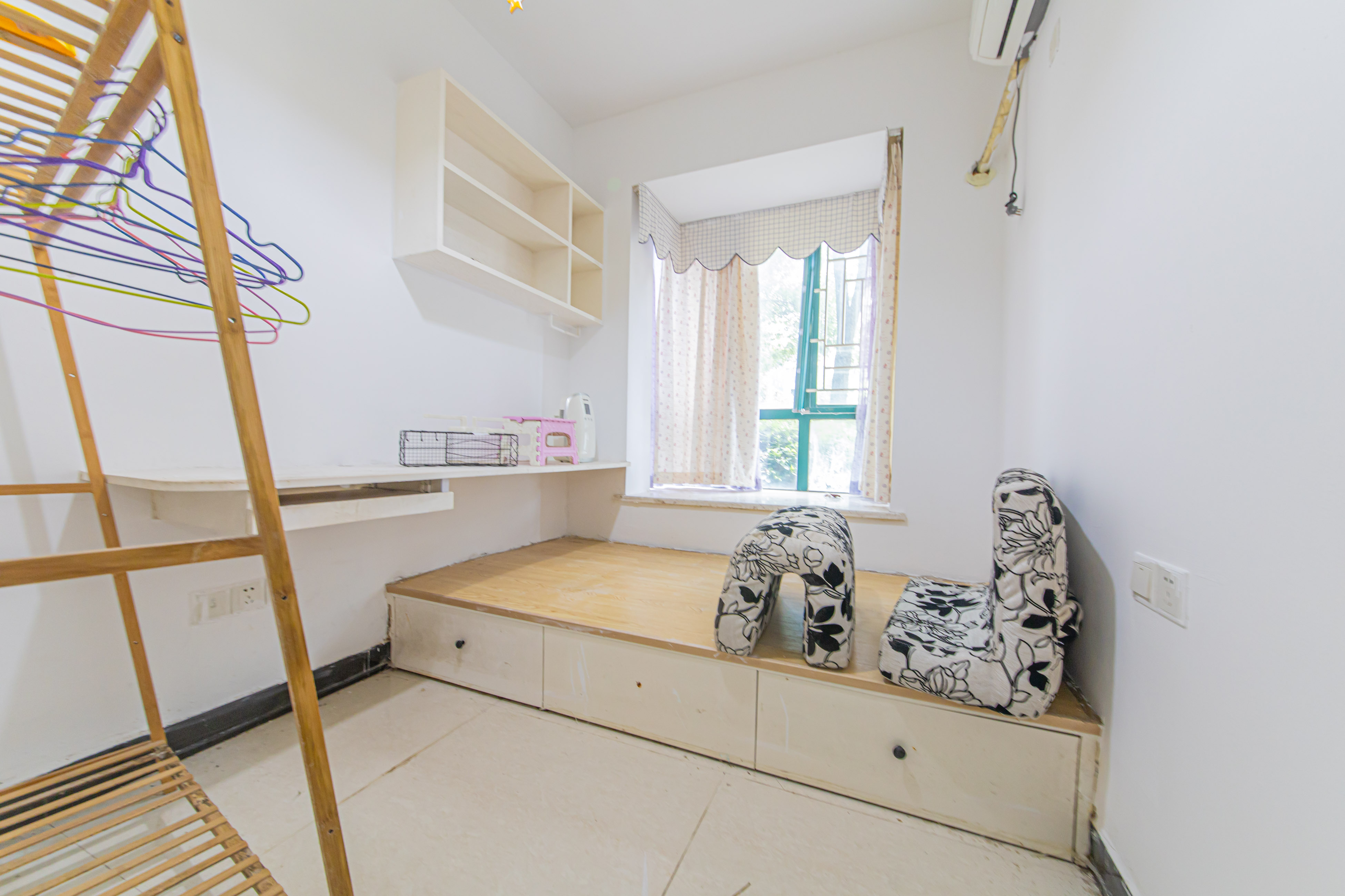 华天苑 3室2厅1卫 82.0万 华天苑 3室2厅1卫 82.0万卧室