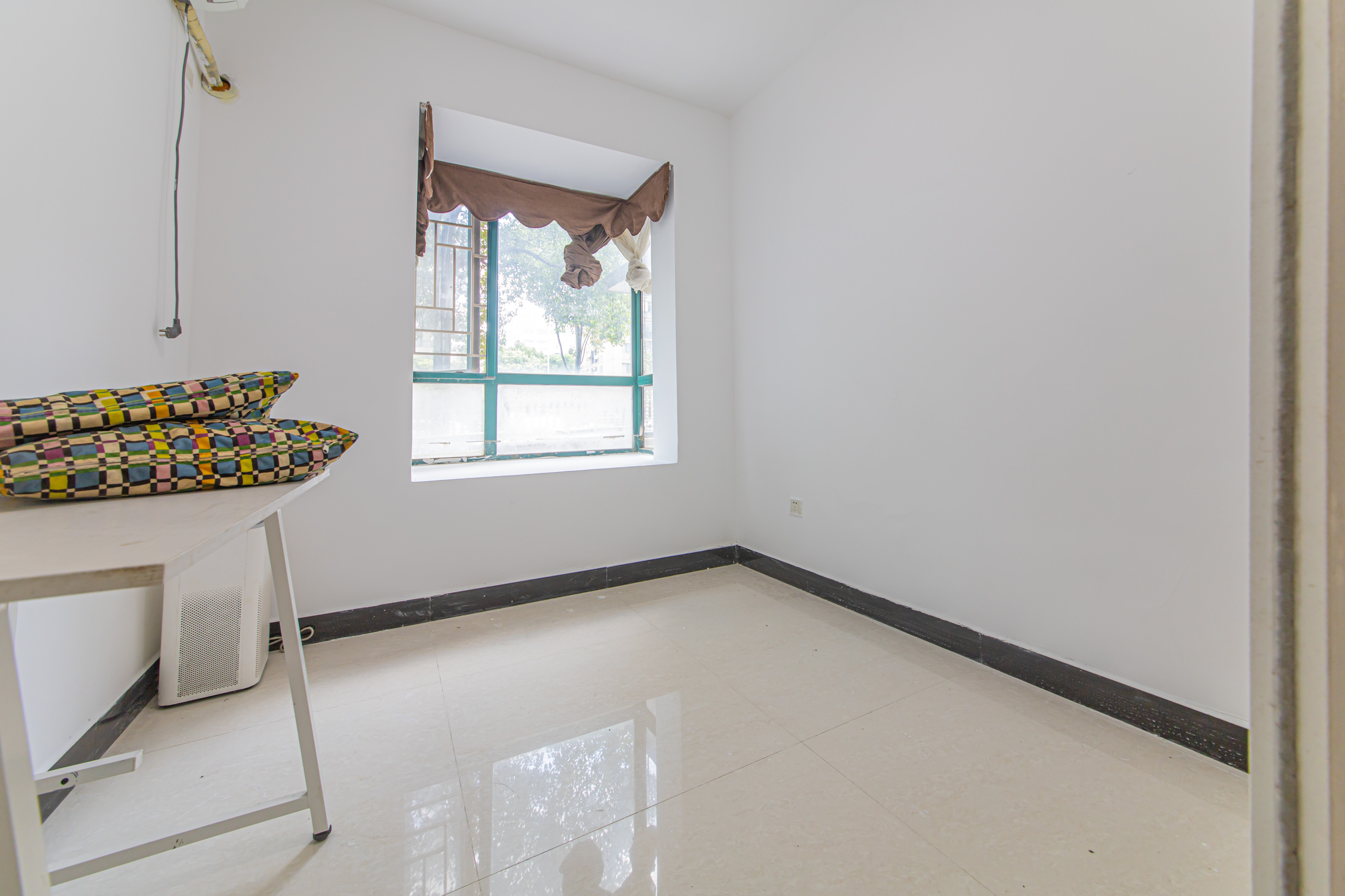 华天苑 3室2厅1卫 82.0万 华天苑 3室2厅1卫 82.0万卧室