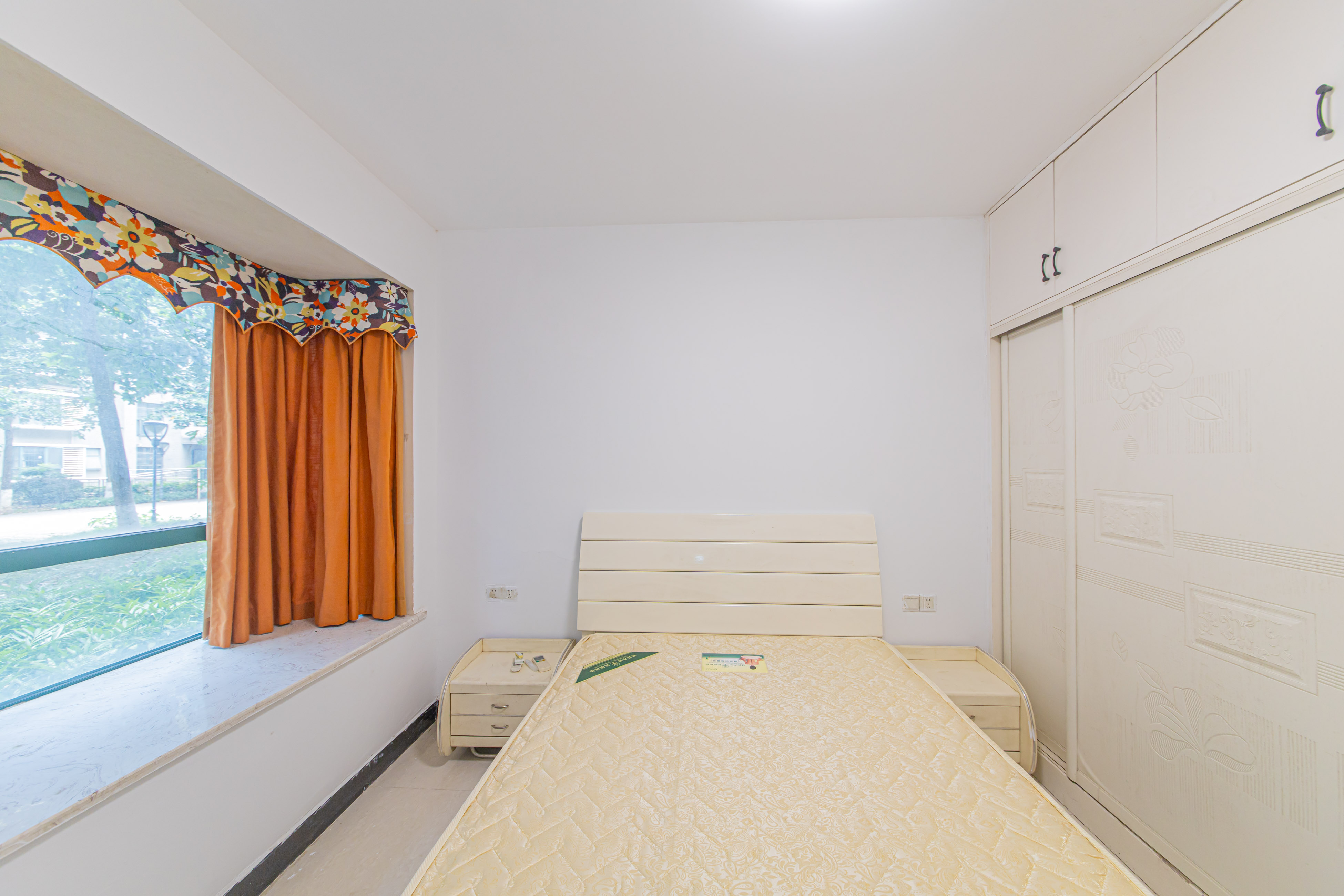 华天苑 3室2厅1卫 82.0万 华天苑 3室2厅1卫 82.0万卧室