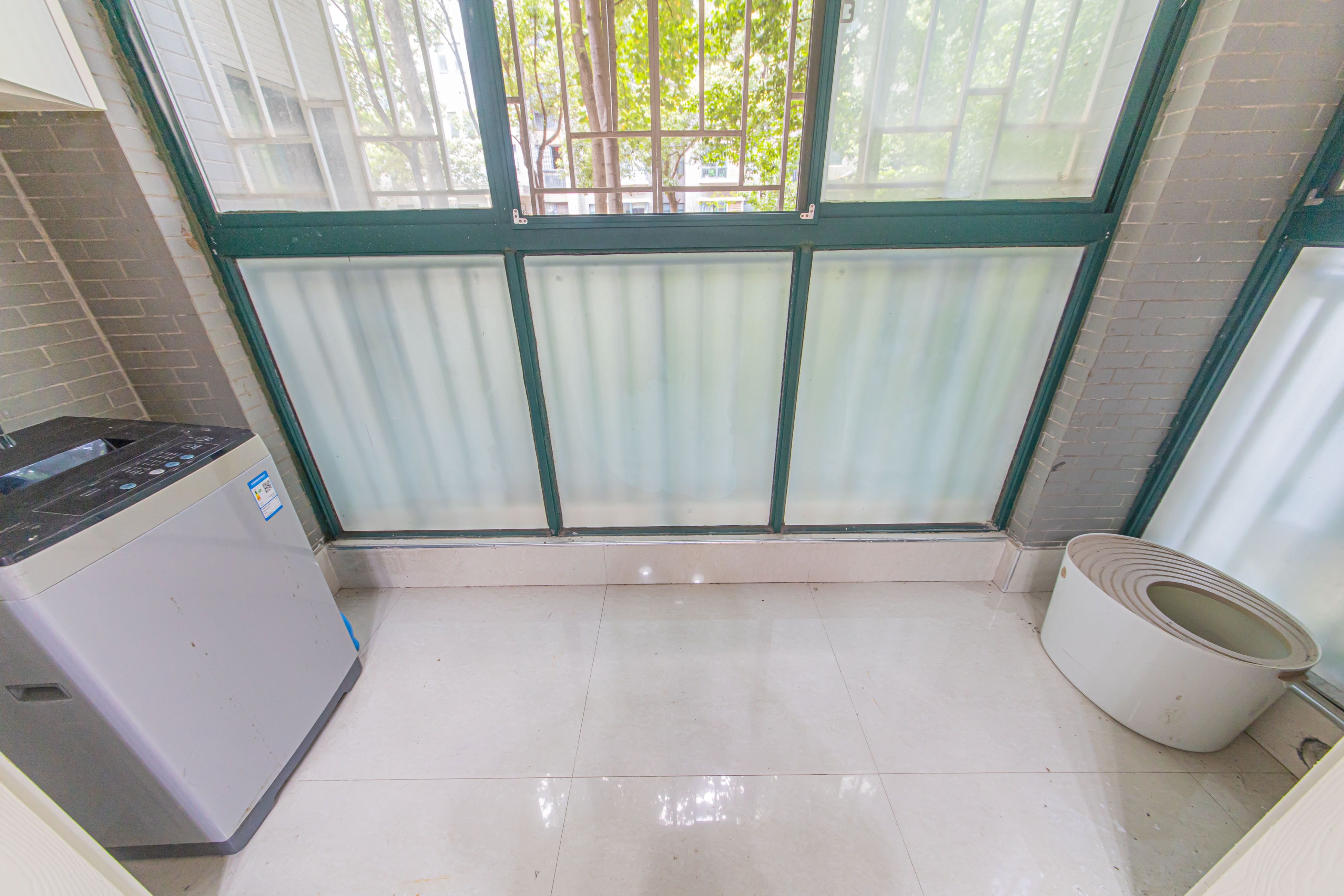 华天苑 3室2厅1卫 82.0万 华天苑 3室2厅1卫 82.0万阳台