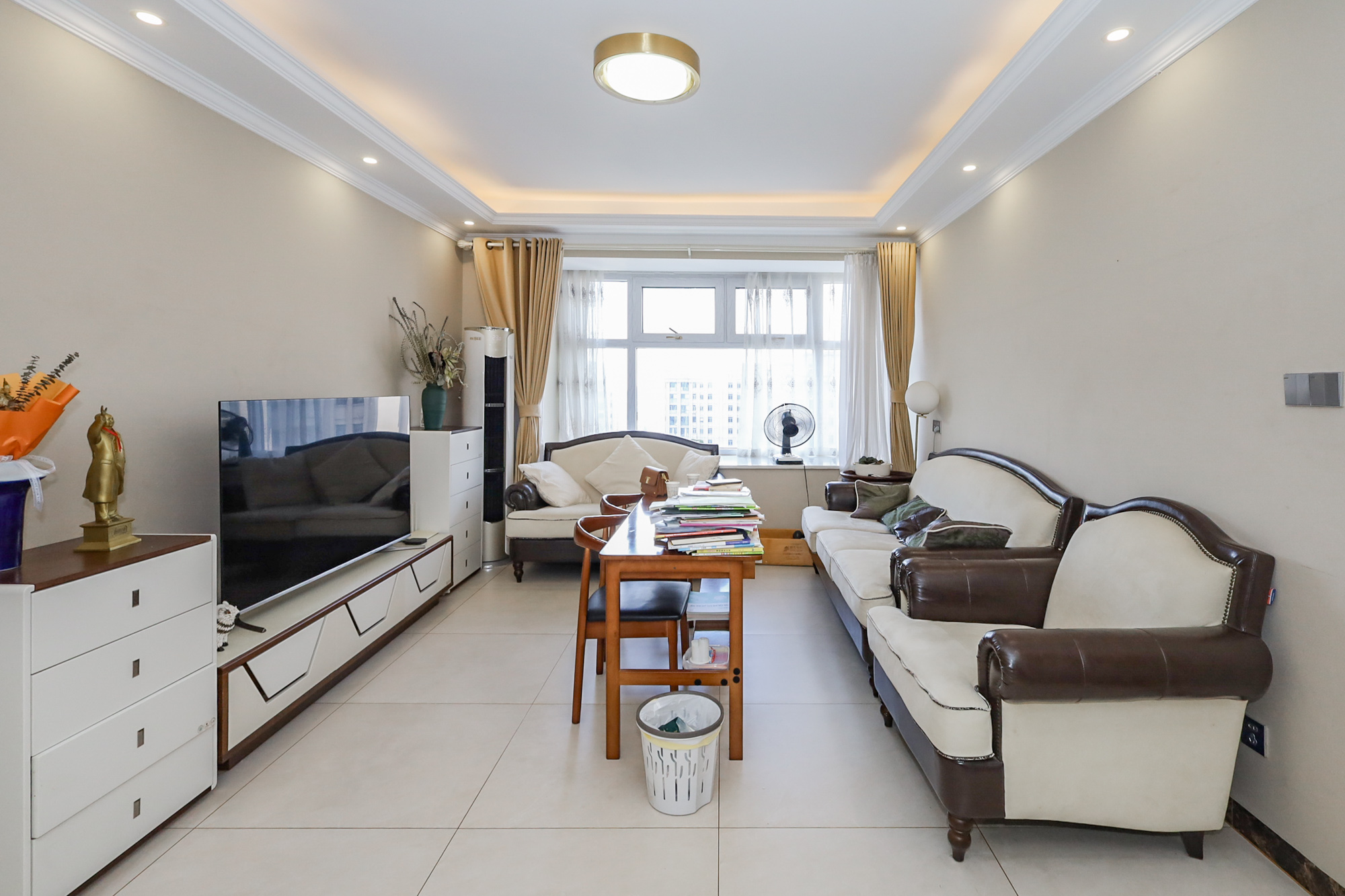 八方小区B区 3室2厅2卫 350.0万 八方小区B区 3室2厅2卫 350.0万客厅