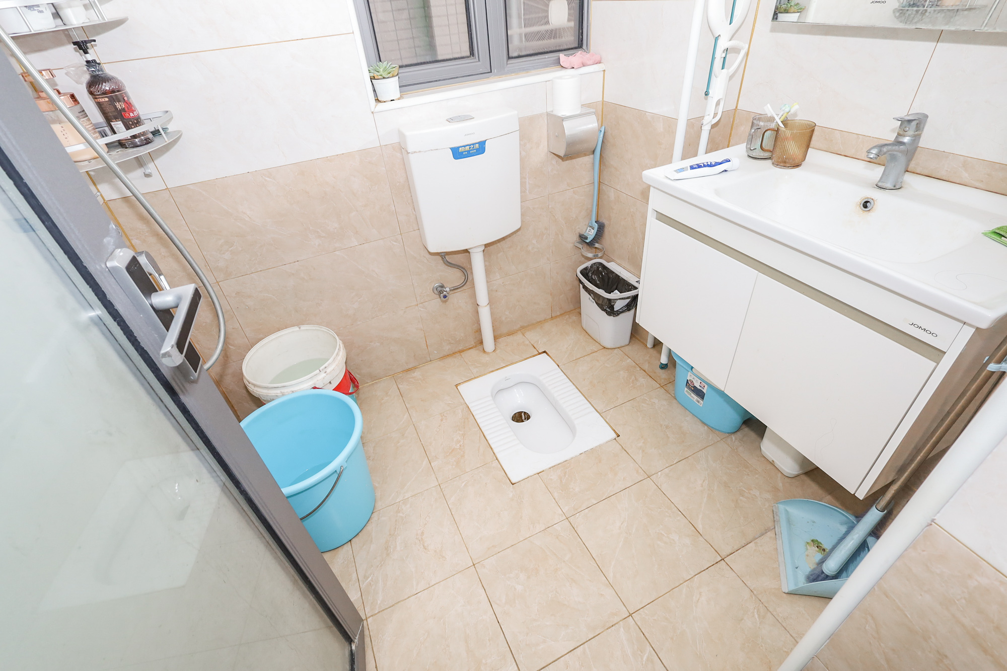 八方小区B区 3室2厅2卫 350.0万 八方小区B区 3室2厅2卫 350.0万卫生间