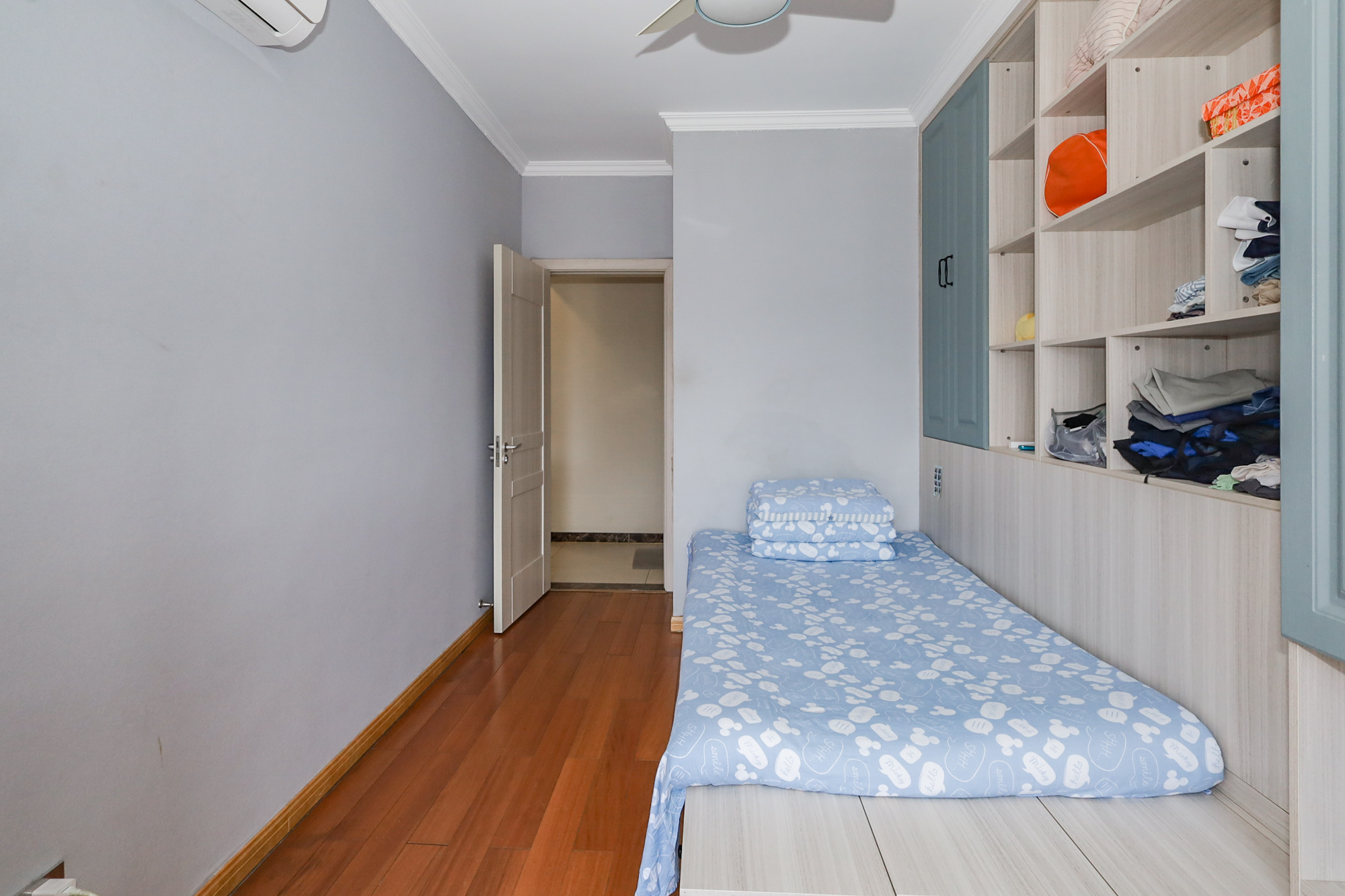 八方小区B区 3室2厅2卫 350.0万 八方小区B区 3室2厅2卫 350.0万卧室