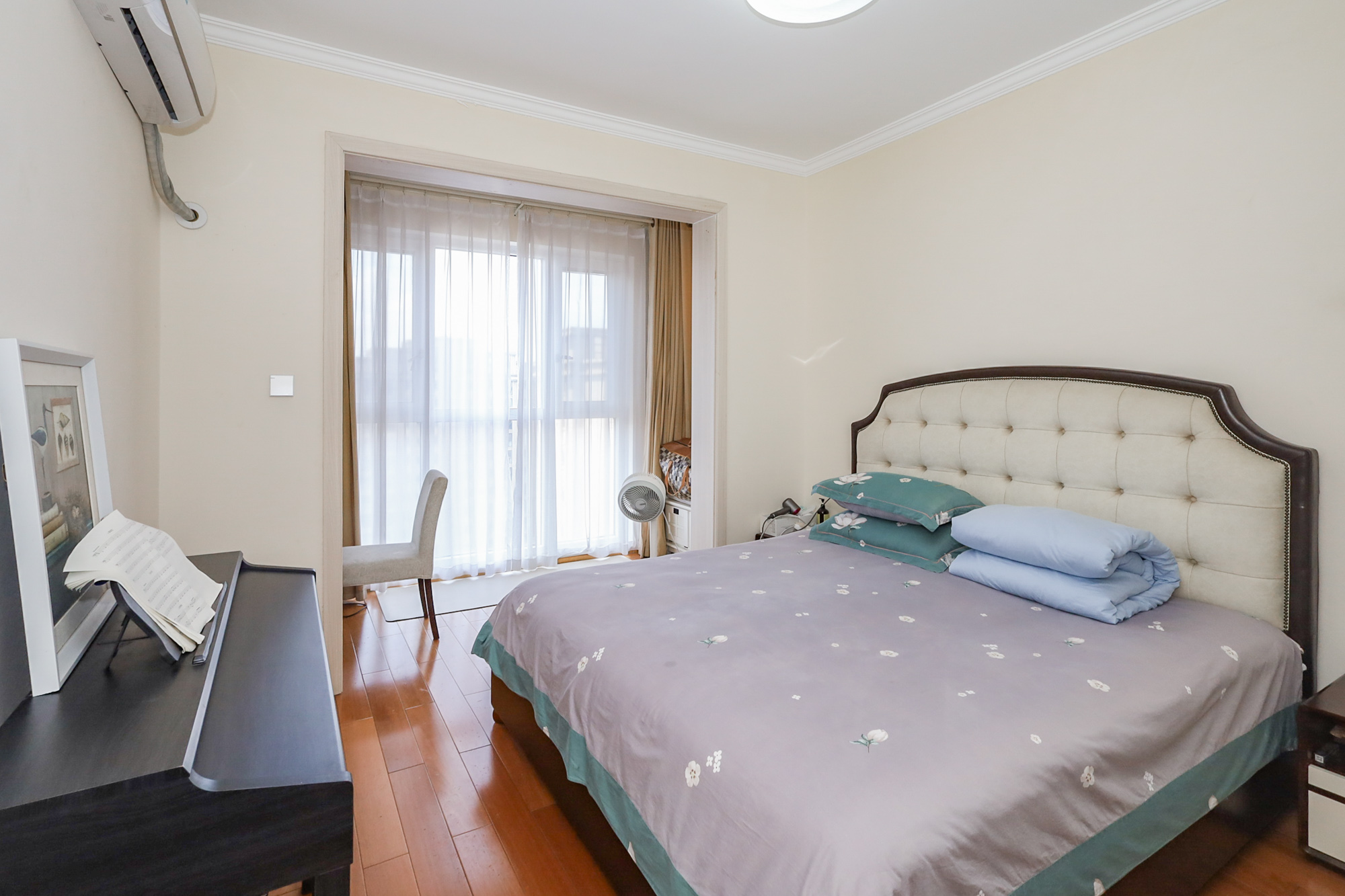 八方小区B区 3室2厅2卫 350.0万 八方小区B区 3室2厅2卫 350.0万卧室