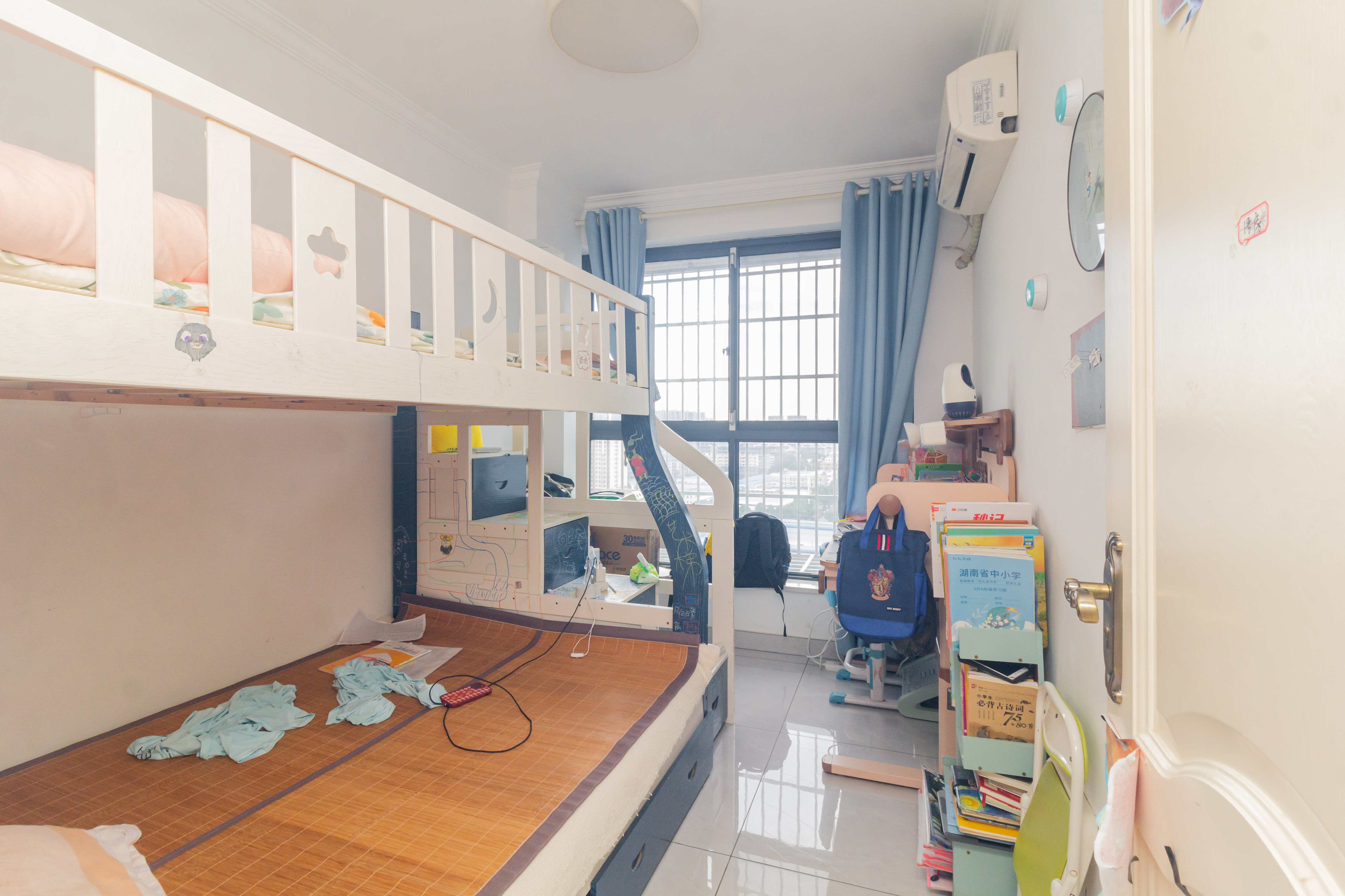 湘楚华庭 3室2厅1卫 72.8万 湘楚华庭 3室2厅1卫 72.8万卧室