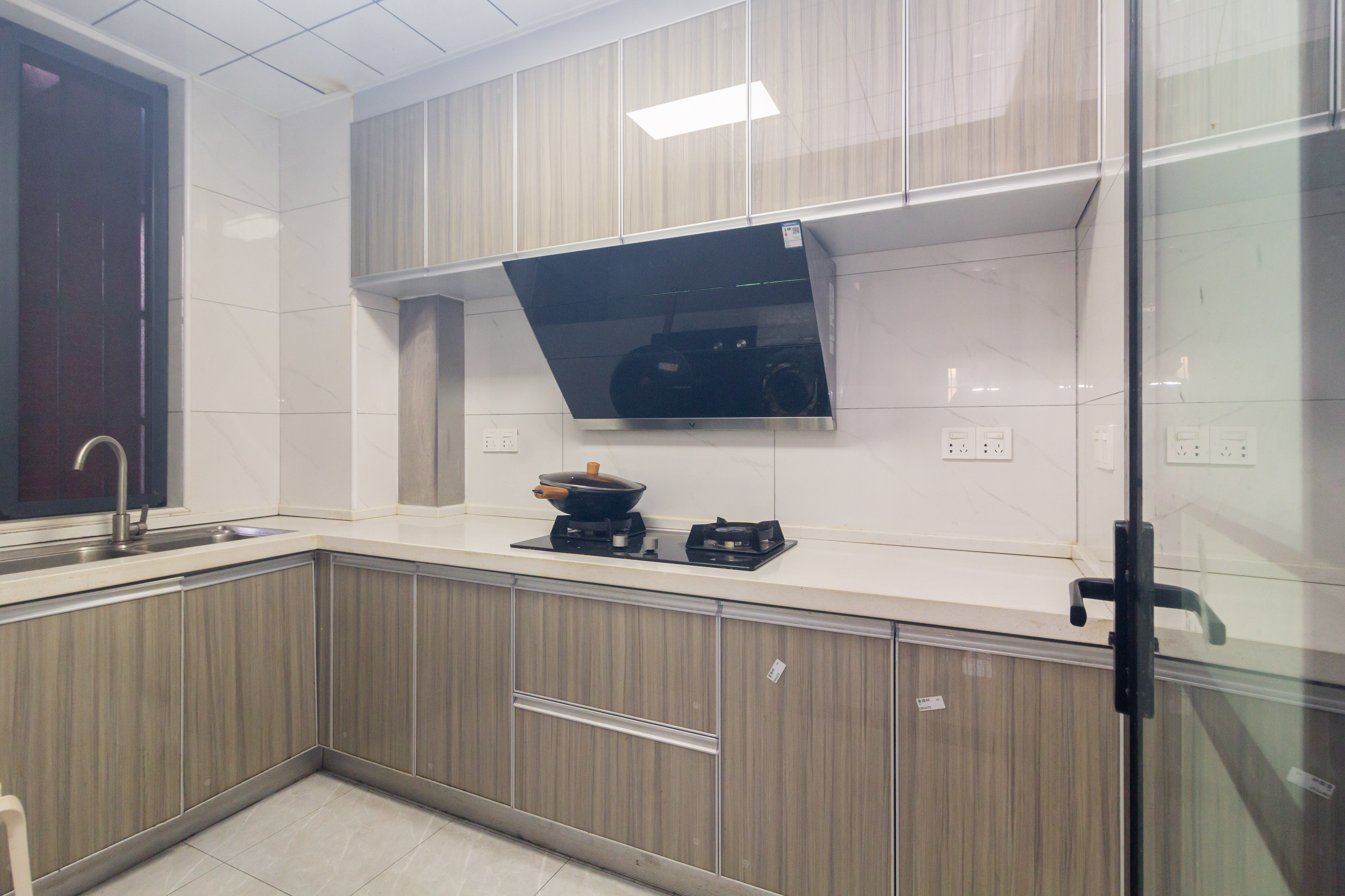 辉宏橄榄城 4室2厅2卫 88.8万 辉宏橄榄城 4室2厅2卫 88.8万厨房