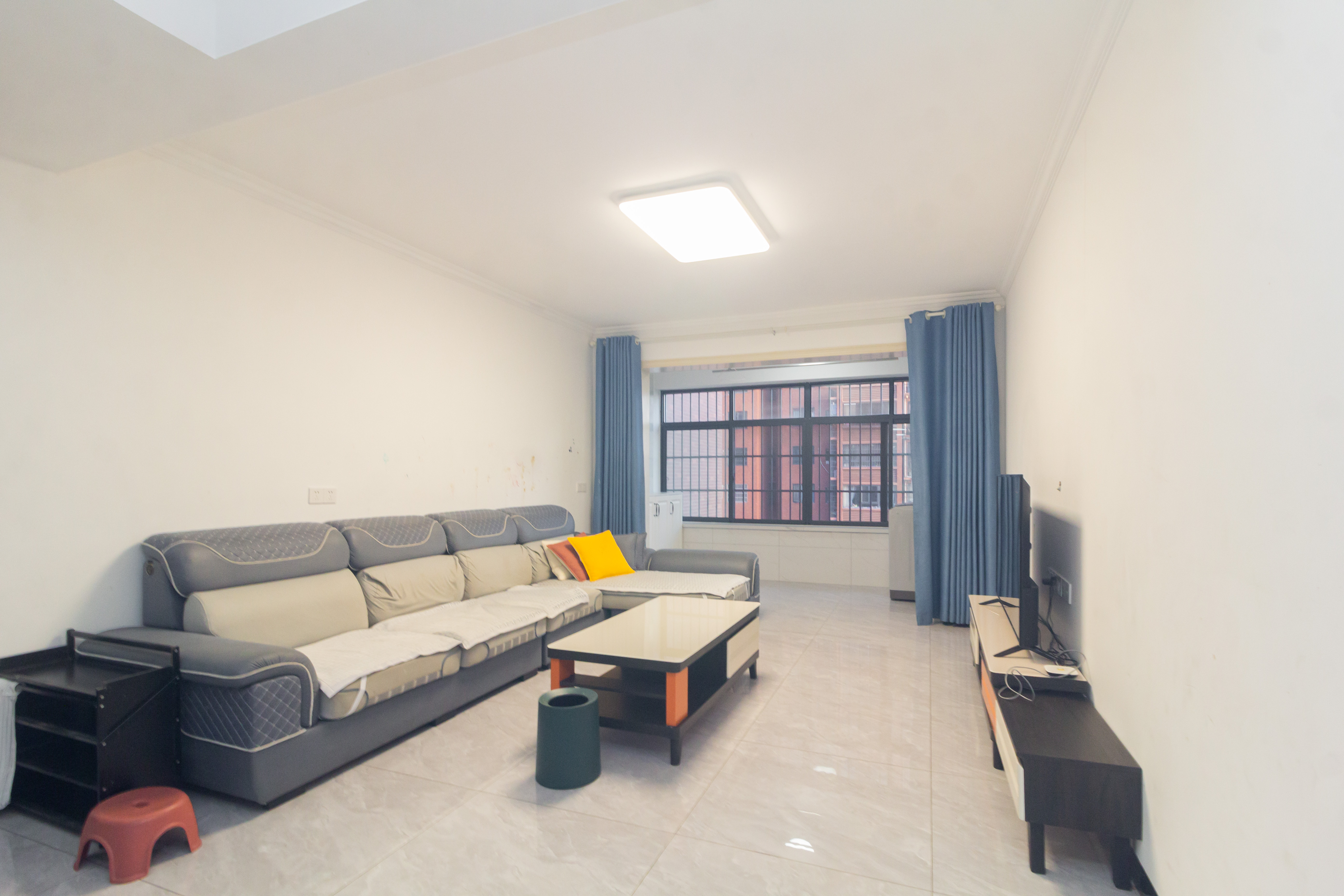 辉宏橄榄城 4室2厅2卫 88.8万 辉宏橄榄城 4室2厅2卫 88.8万客厅