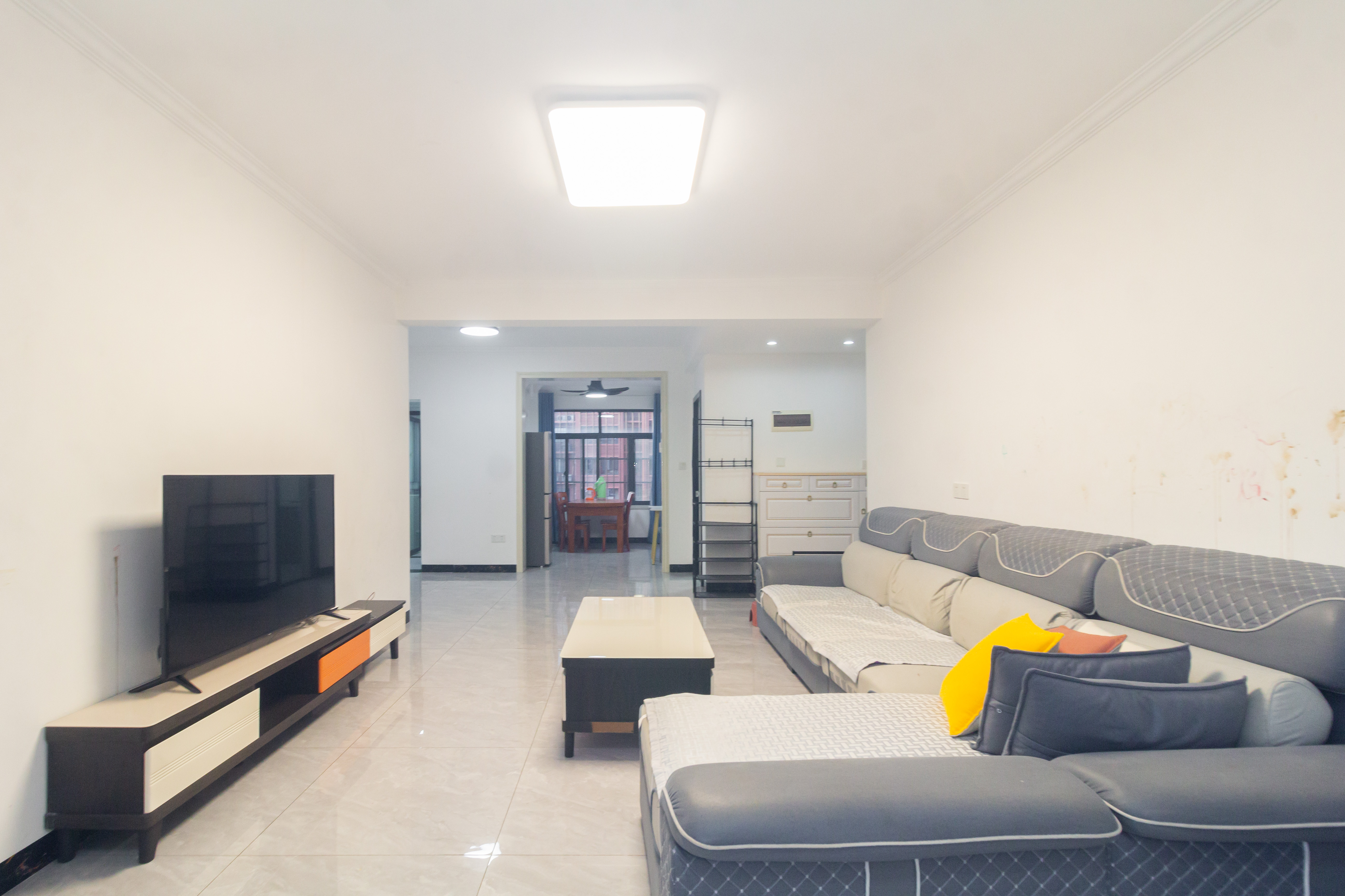 辉宏橄榄城 4室2厅2卫 88.8万 辉宏橄榄城 4室2厅2卫 88.8万客厅