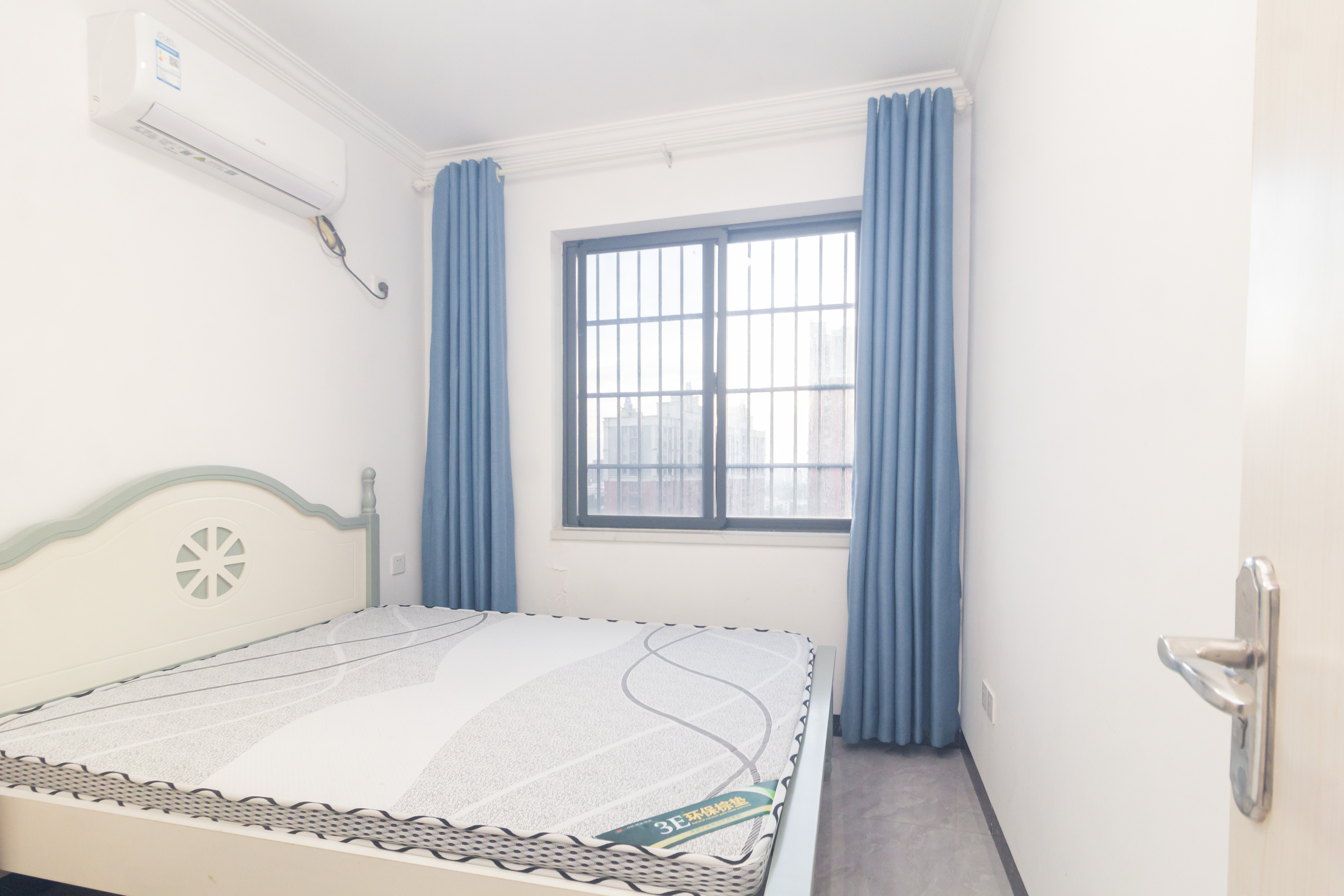 辉宏橄榄城 4室2厅2卫 88.8万 辉宏橄榄城 4室2厅2卫 88.8万卧室