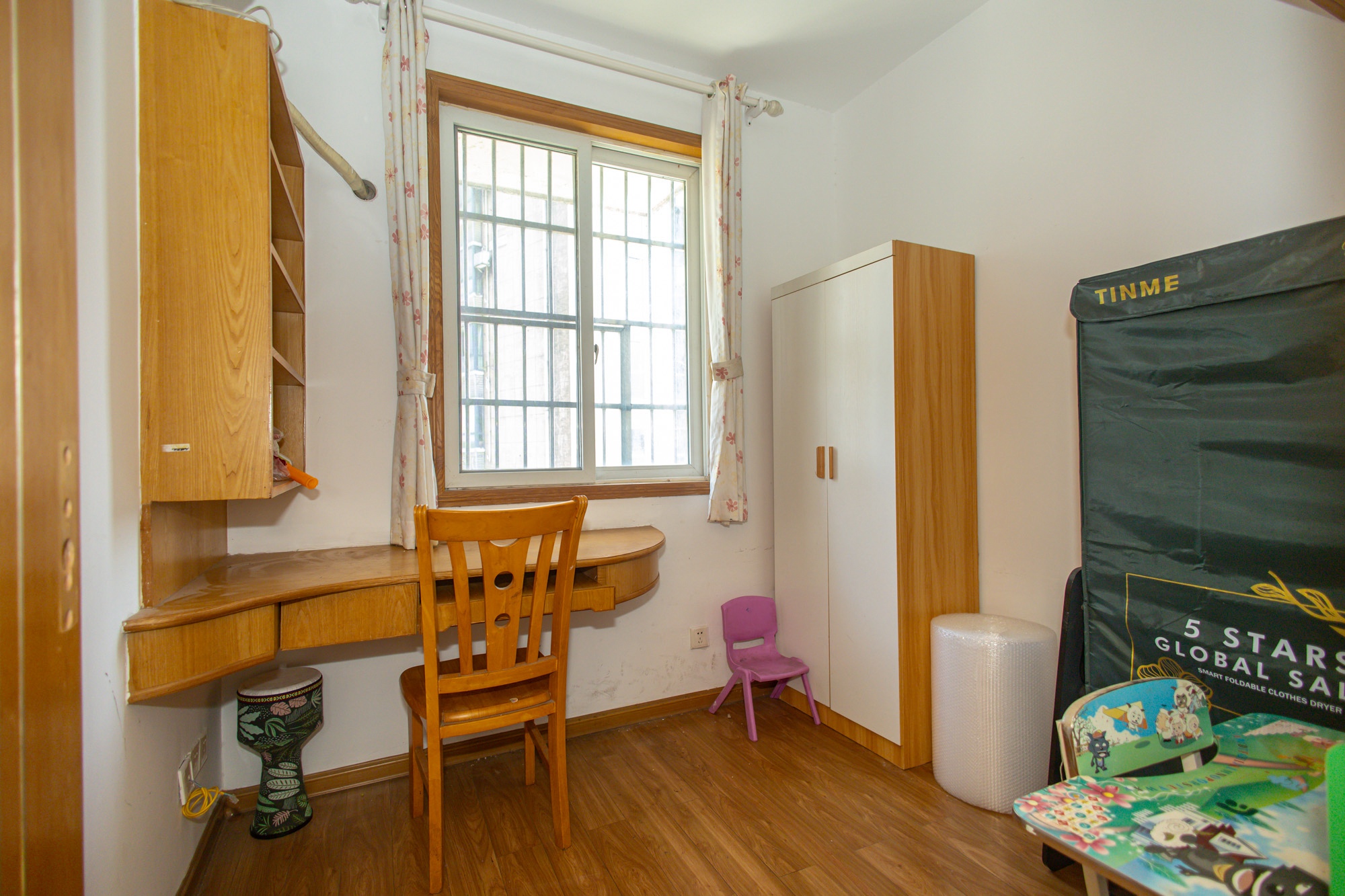 香槟小镇(香槟花苑) 4室2厅1卫 73.8万 香槟小镇(香槟花苑) 4室2厅1卫 73.8万卧室