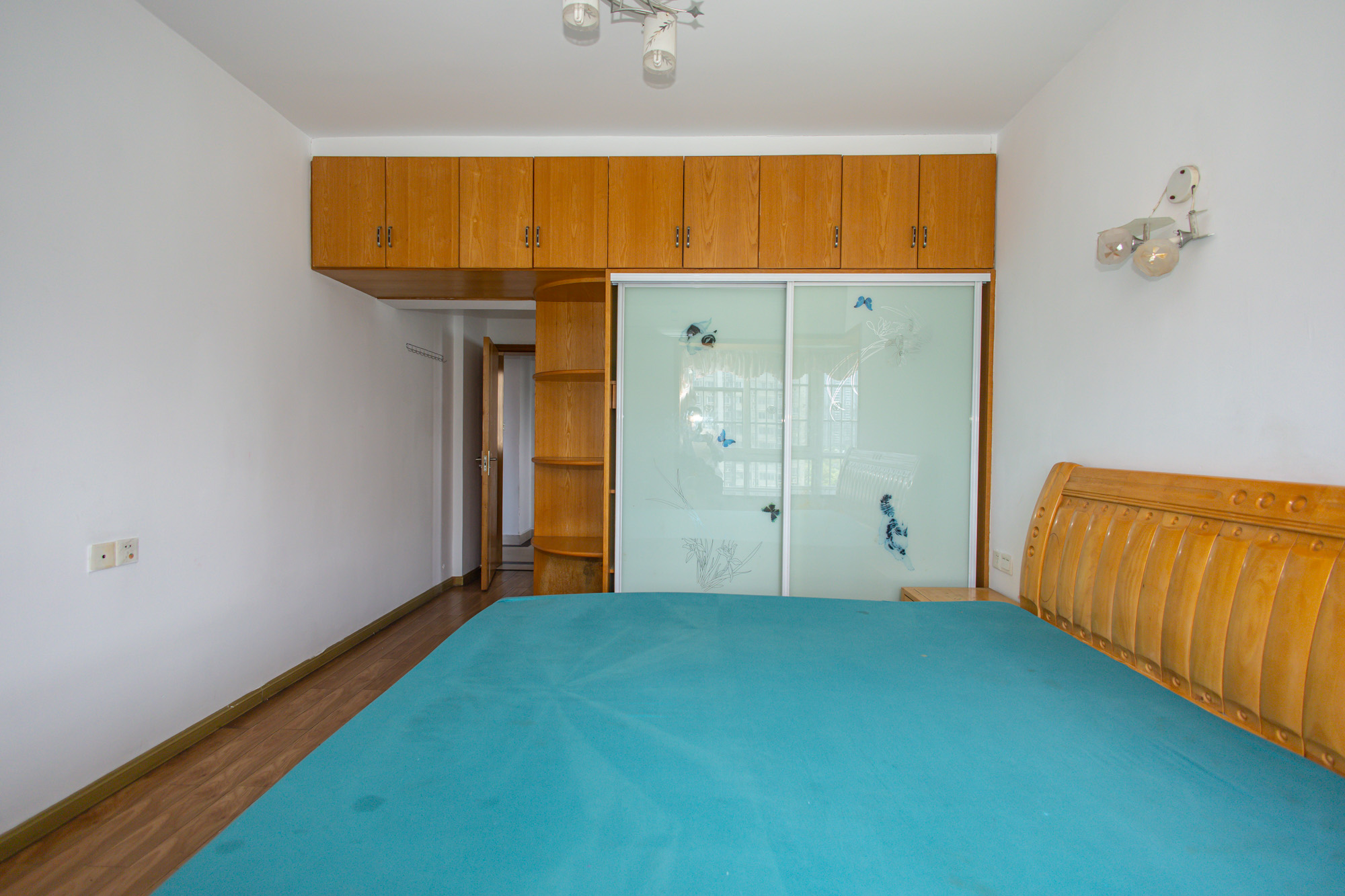 香槟小镇(香槟花苑) 4室2厅1卫 73.8万 香槟小镇(香槟花苑) 4室2厅1卫 73.8万卧室