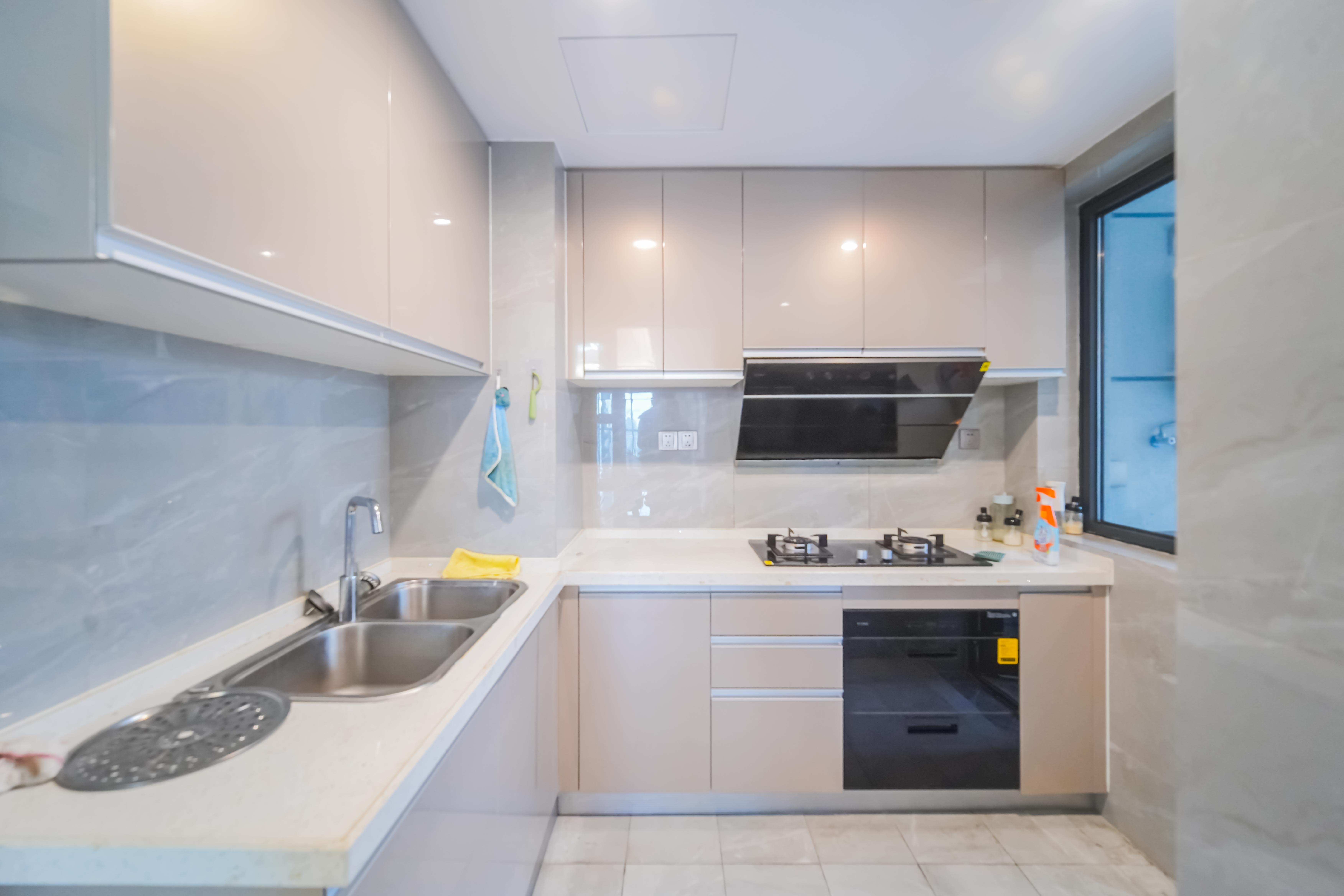 绿地长沙城际空间站（绿地新里佳苑）  3室2厅2卫    144.0万厨房