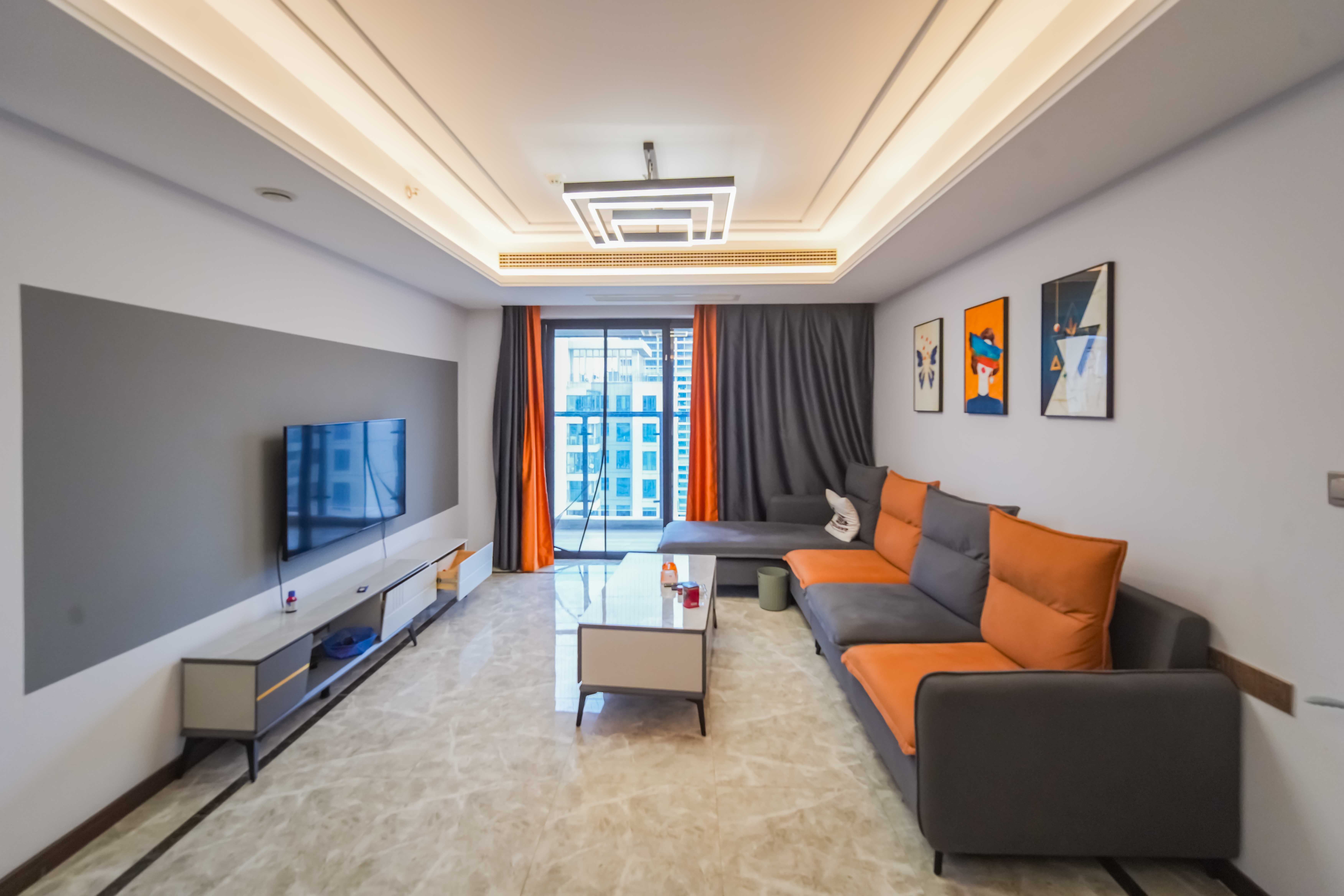 绿地长沙城际空间站（绿地新里佳苑）  3室2厅2卫    144.0万客厅