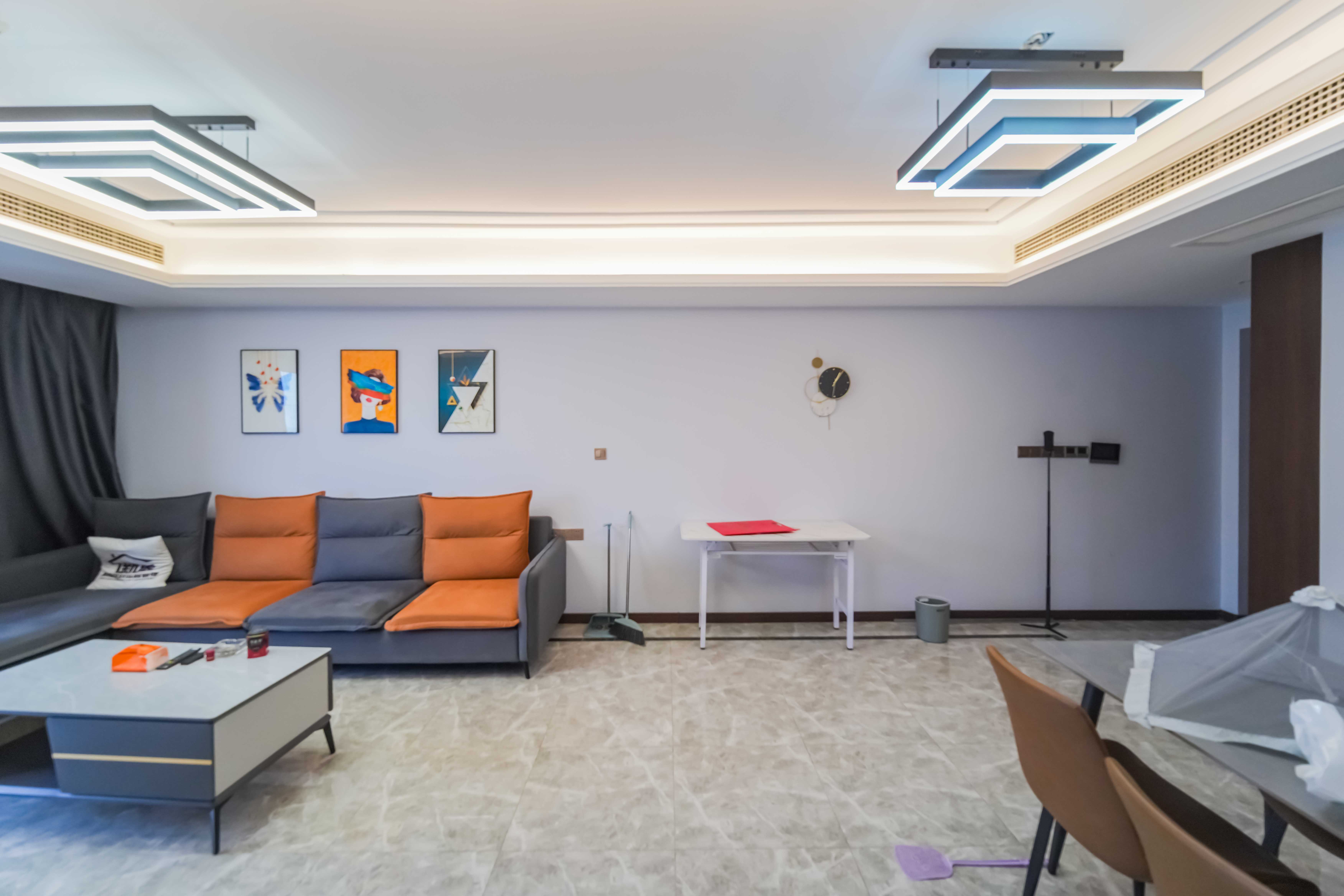 绿地长沙城际空间站（绿地新里佳苑）  3室2厅2卫    144.0万客厅