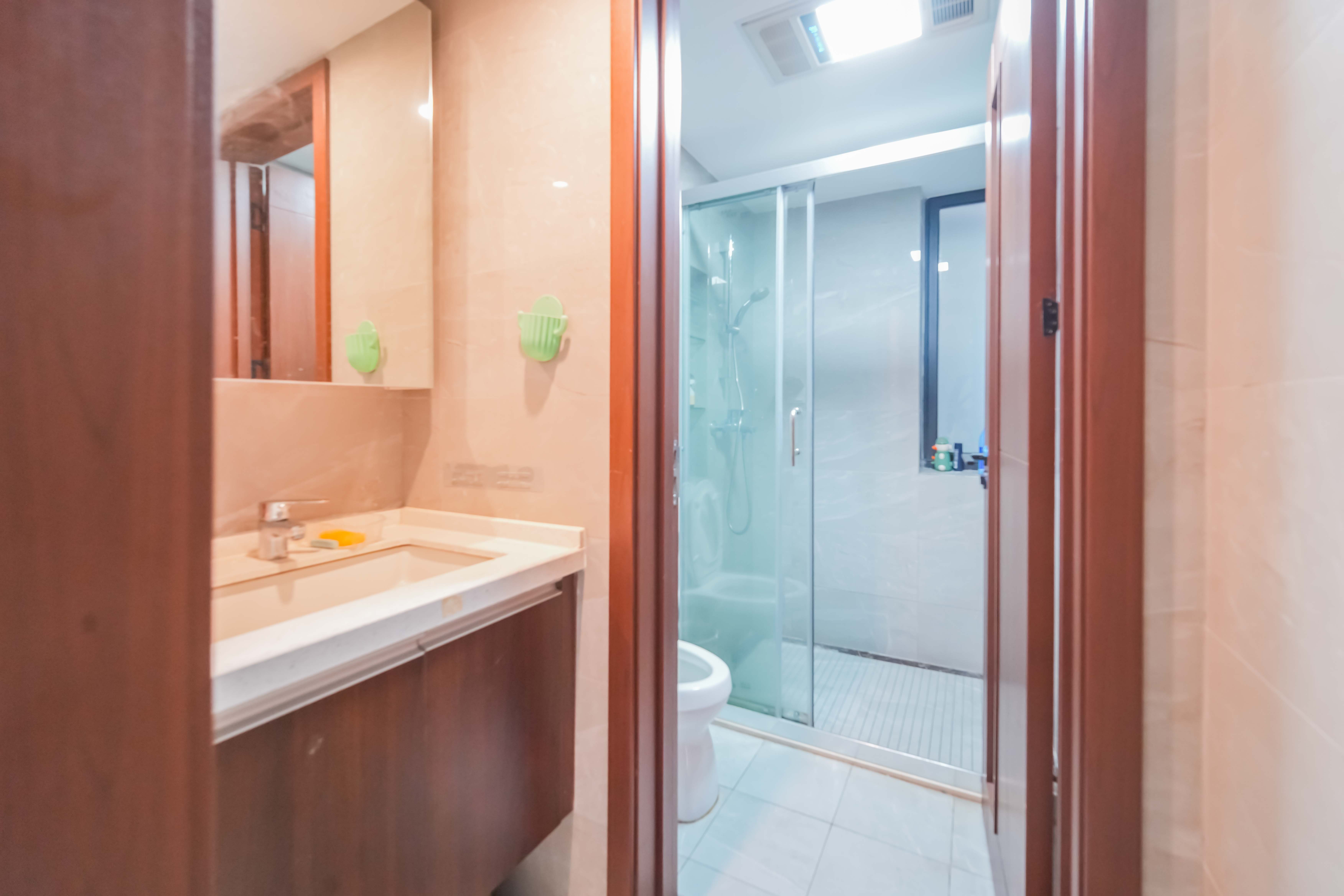 绿地长沙城际空间站（绿地新里佳苑）  3室2厅2卫    144.0万卫生间