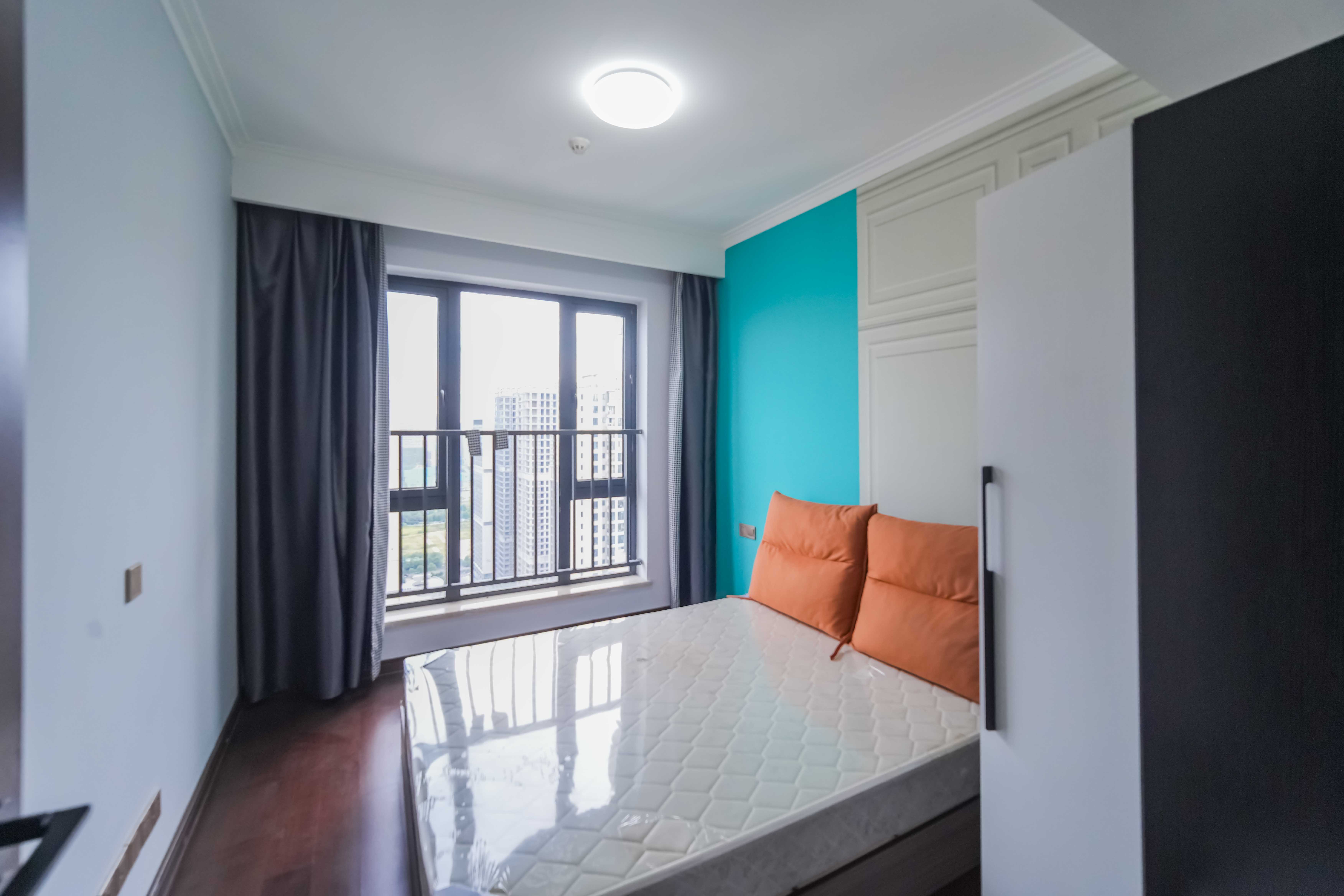 绿地长沙城际空间站（绿地新里佳苑）  3室2厅2卫    144.0万卧室