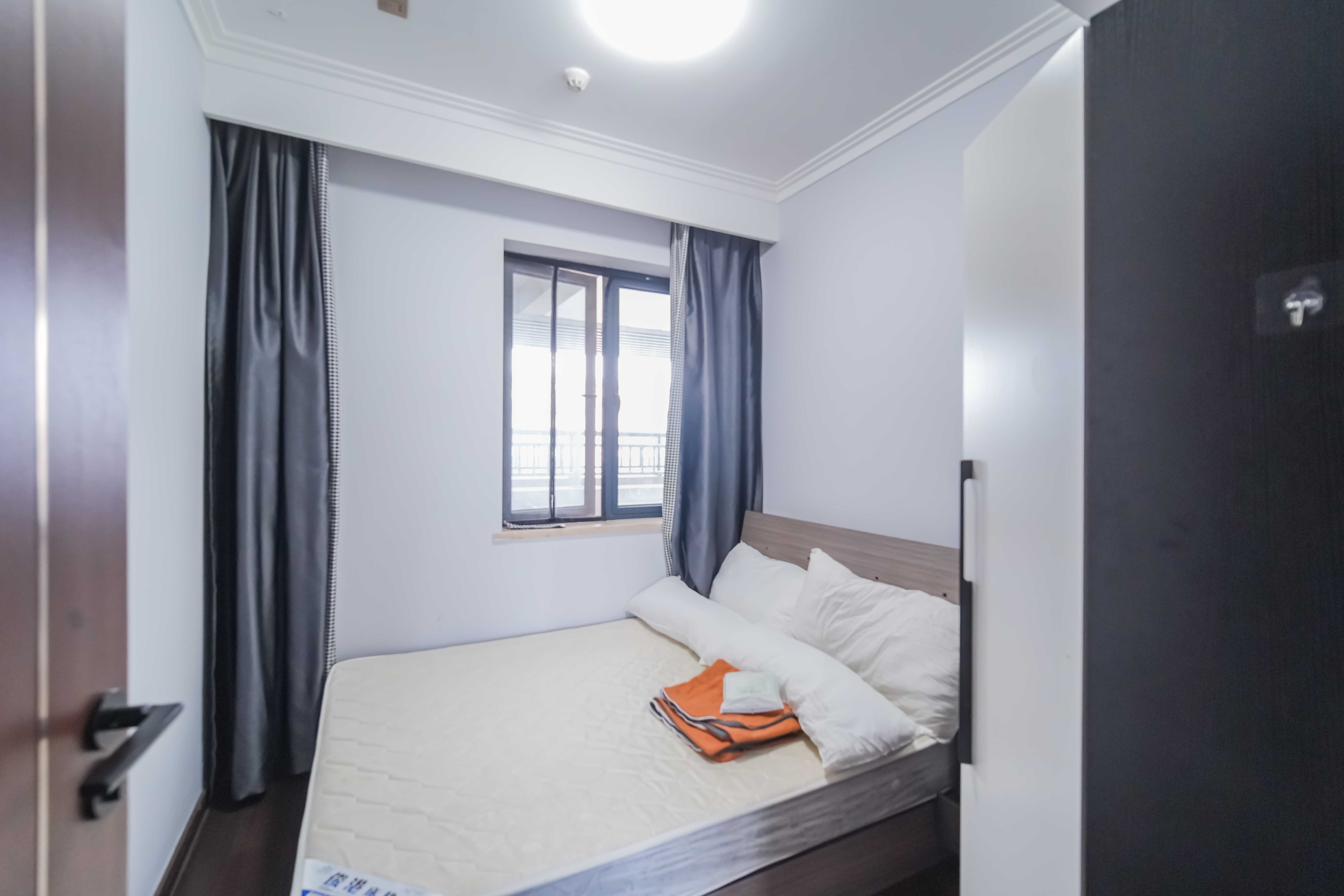 绿地长沙城际空间站（绿地新里佳苑）  3室2厅2卫    144.0万卧室