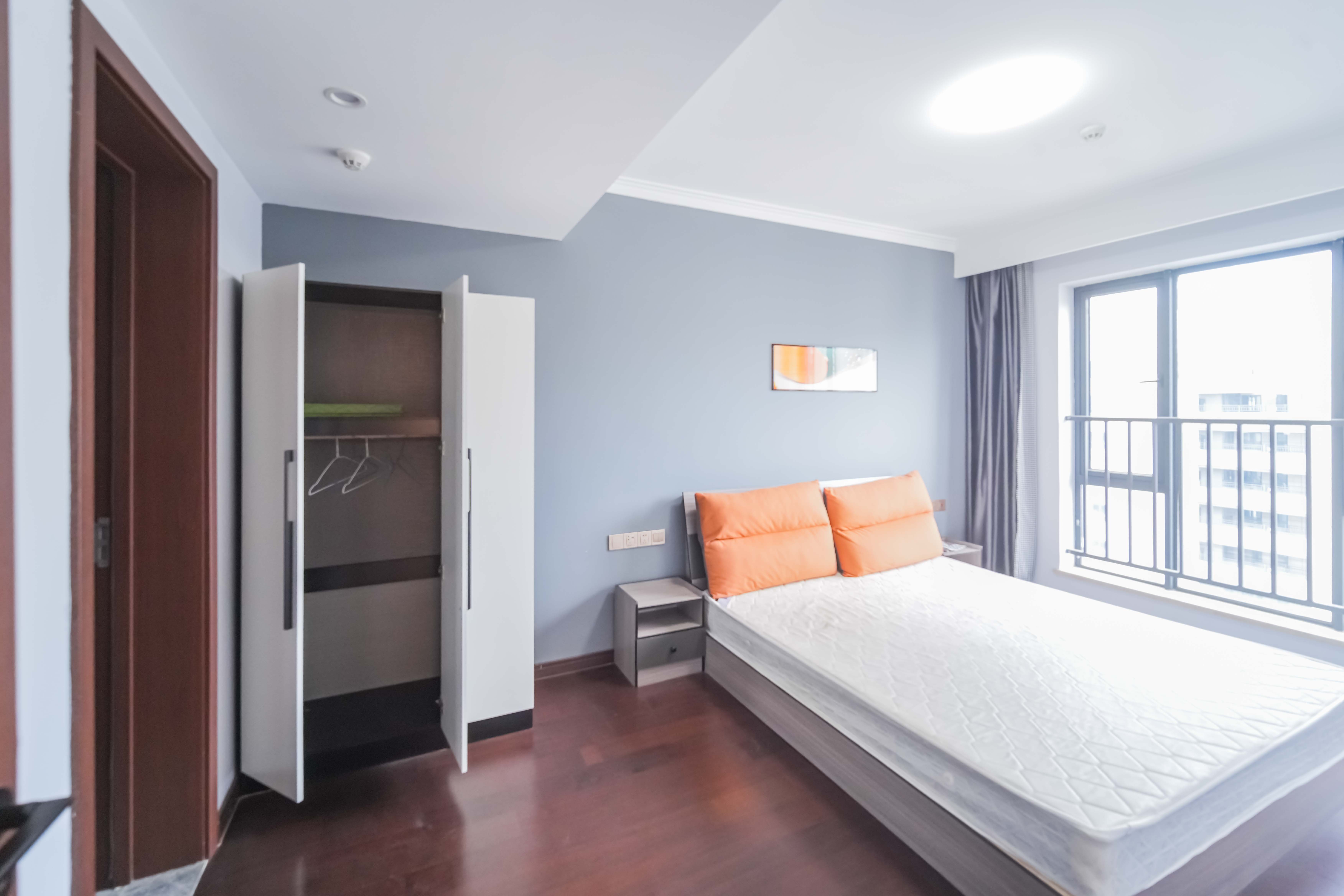 绿地长沙城际空间站（绿地新里佳苑）  3室2厅2卫    144.0万卧室