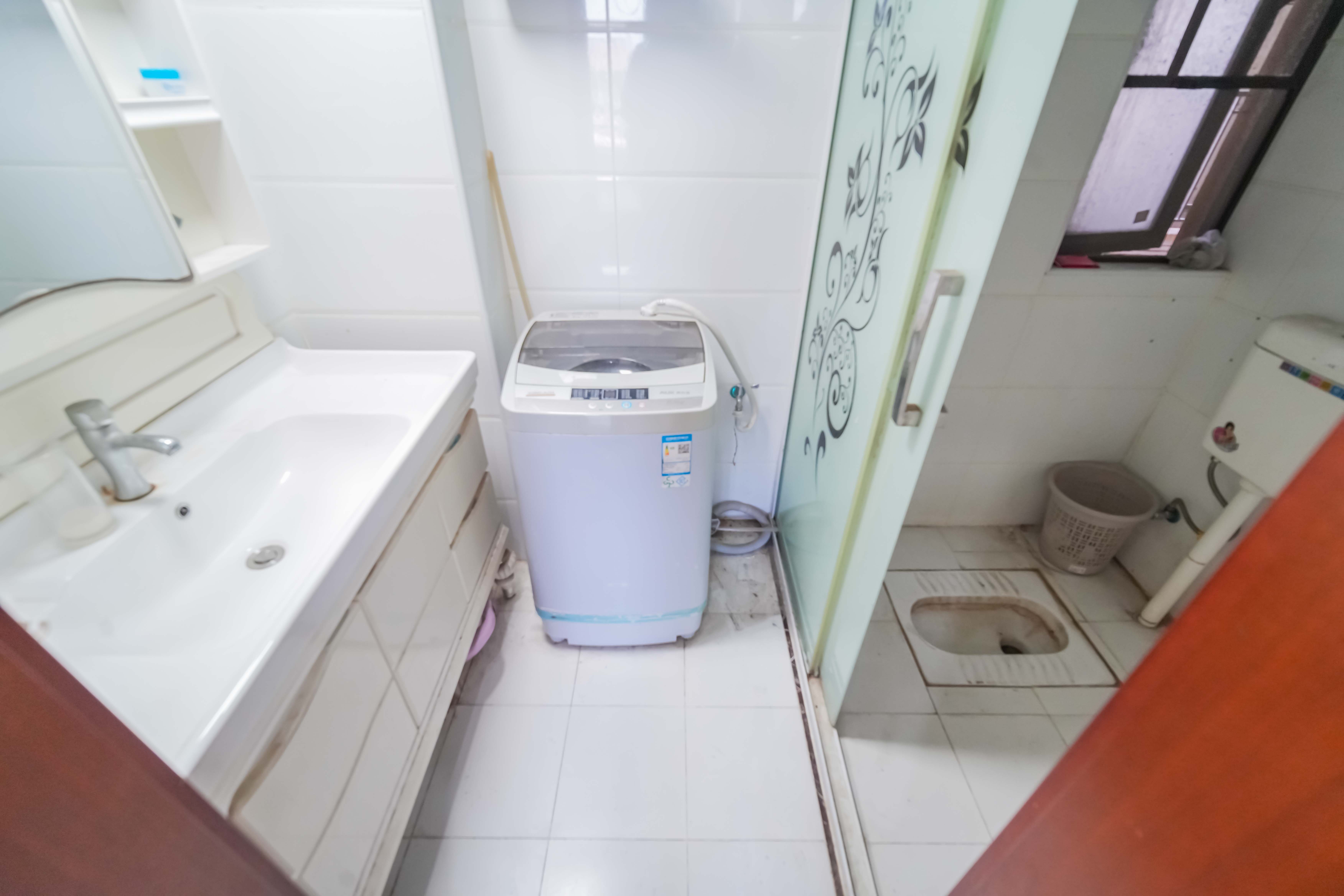 绿地之窗  2室2厅1卫   69.00万卫生间