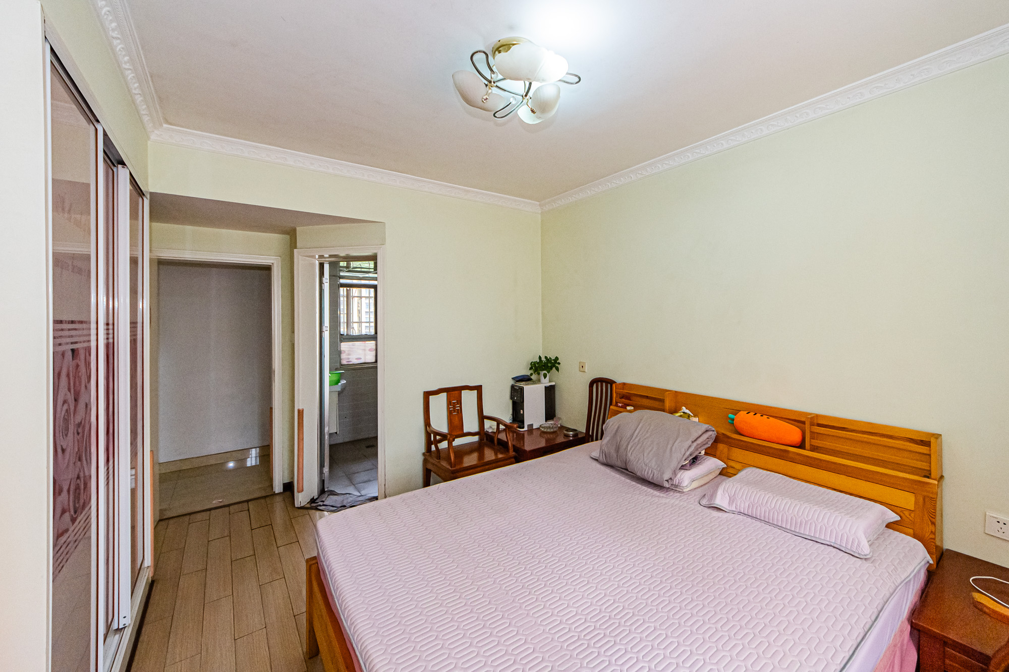 万国城(当代满庭春MOMA)一期  3室2厅2卫    92.0万 万国城(当代满庭春MOMA)一期  3室2厅2卫    92.0万卧室