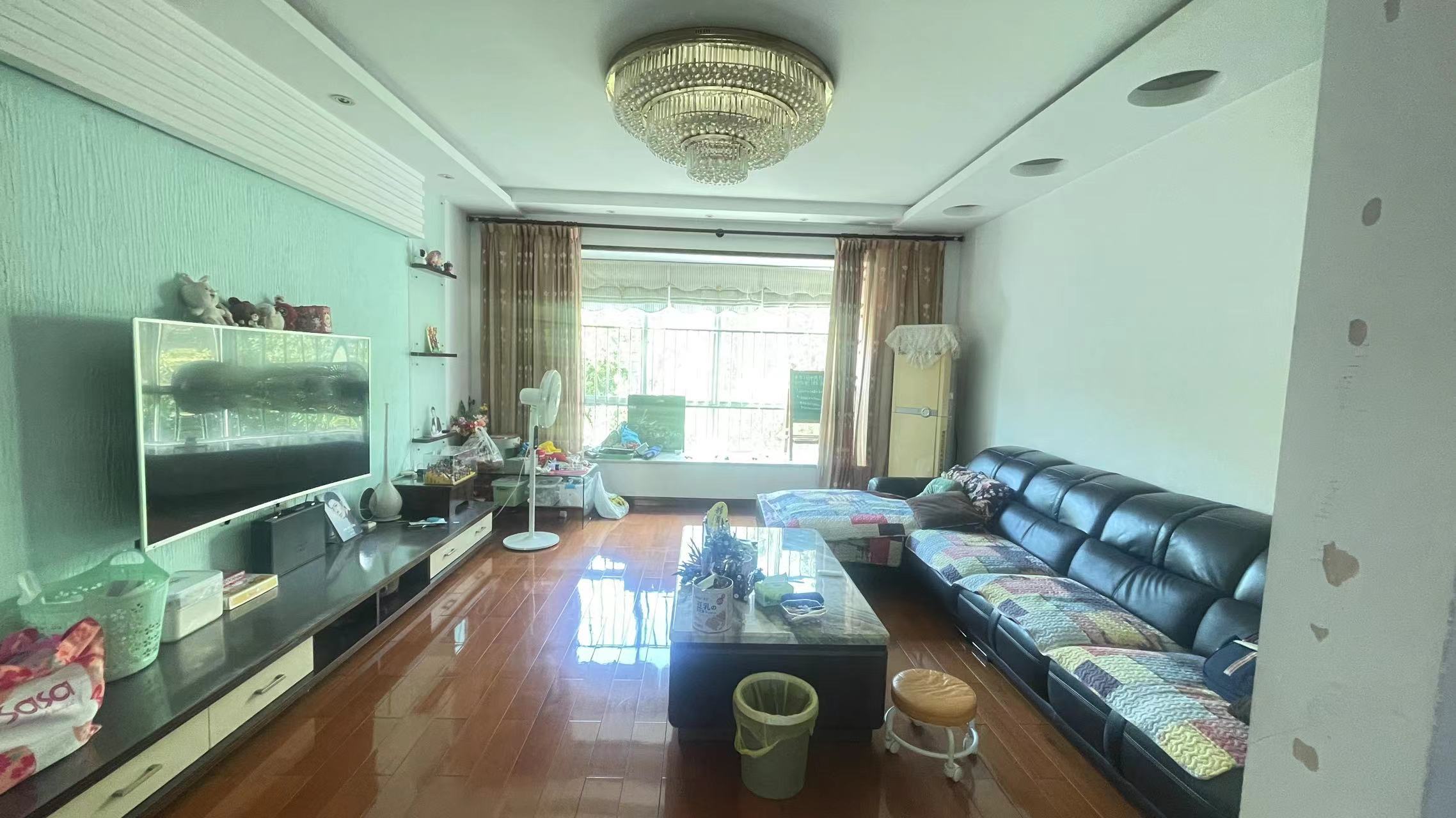 四季花园  3室2厅2卫    67.8万 四季花园  3室2厅2卫    67.8万