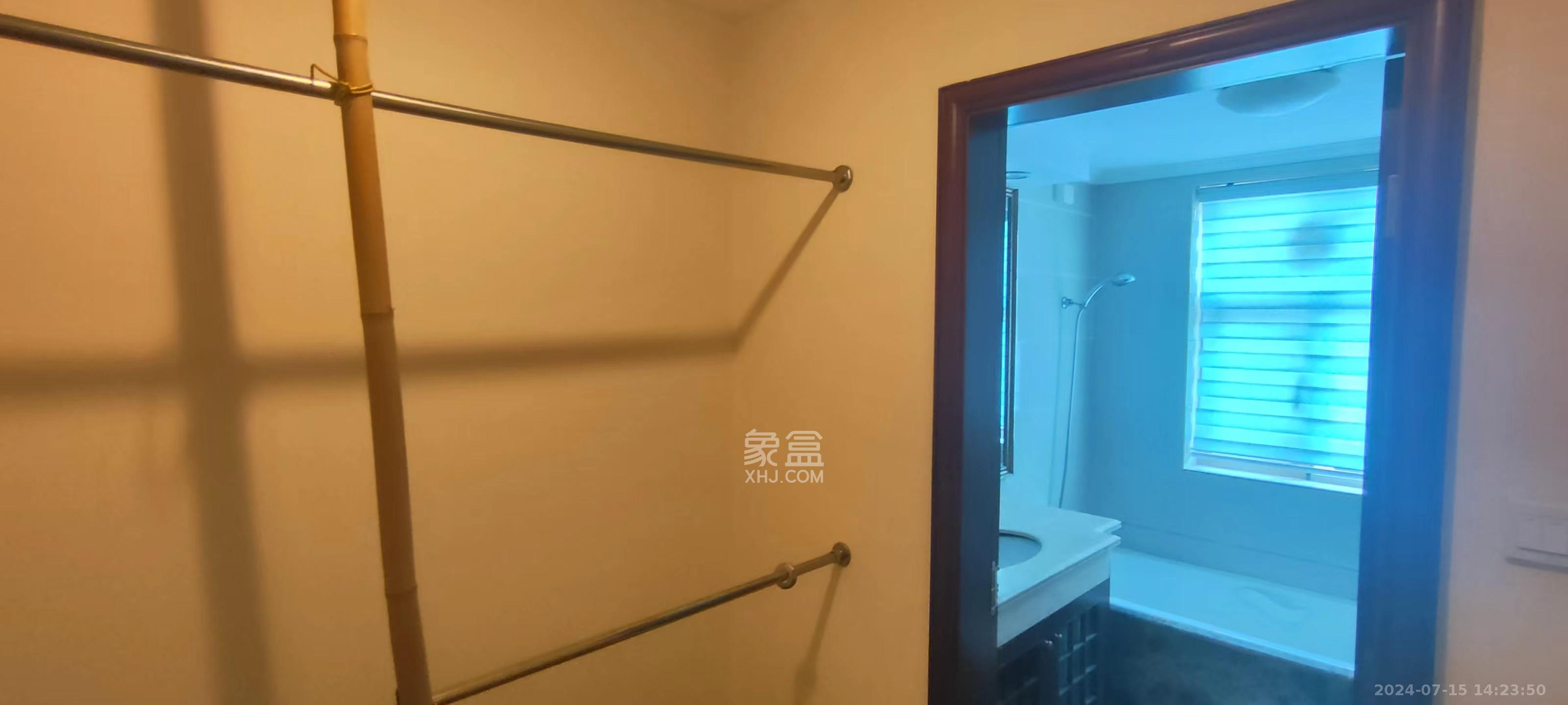 江山帝景雅典  3室2厅2卫   2400.00元/月室内图