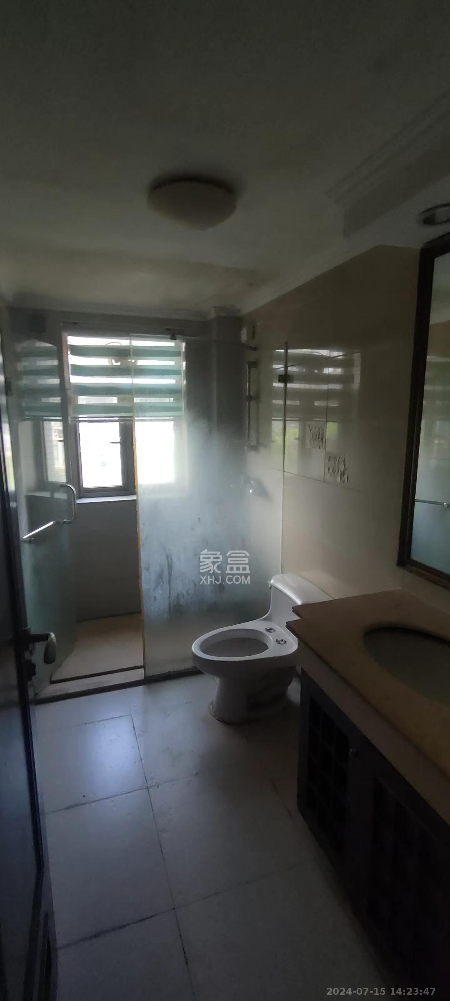 江山帝景雅典  3室2厅2卫   2400.00元/月室内图