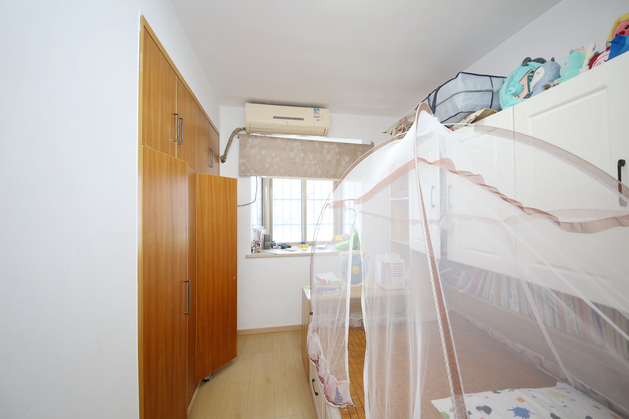 东南明苑  4室2厅2卫   137.00万其他
