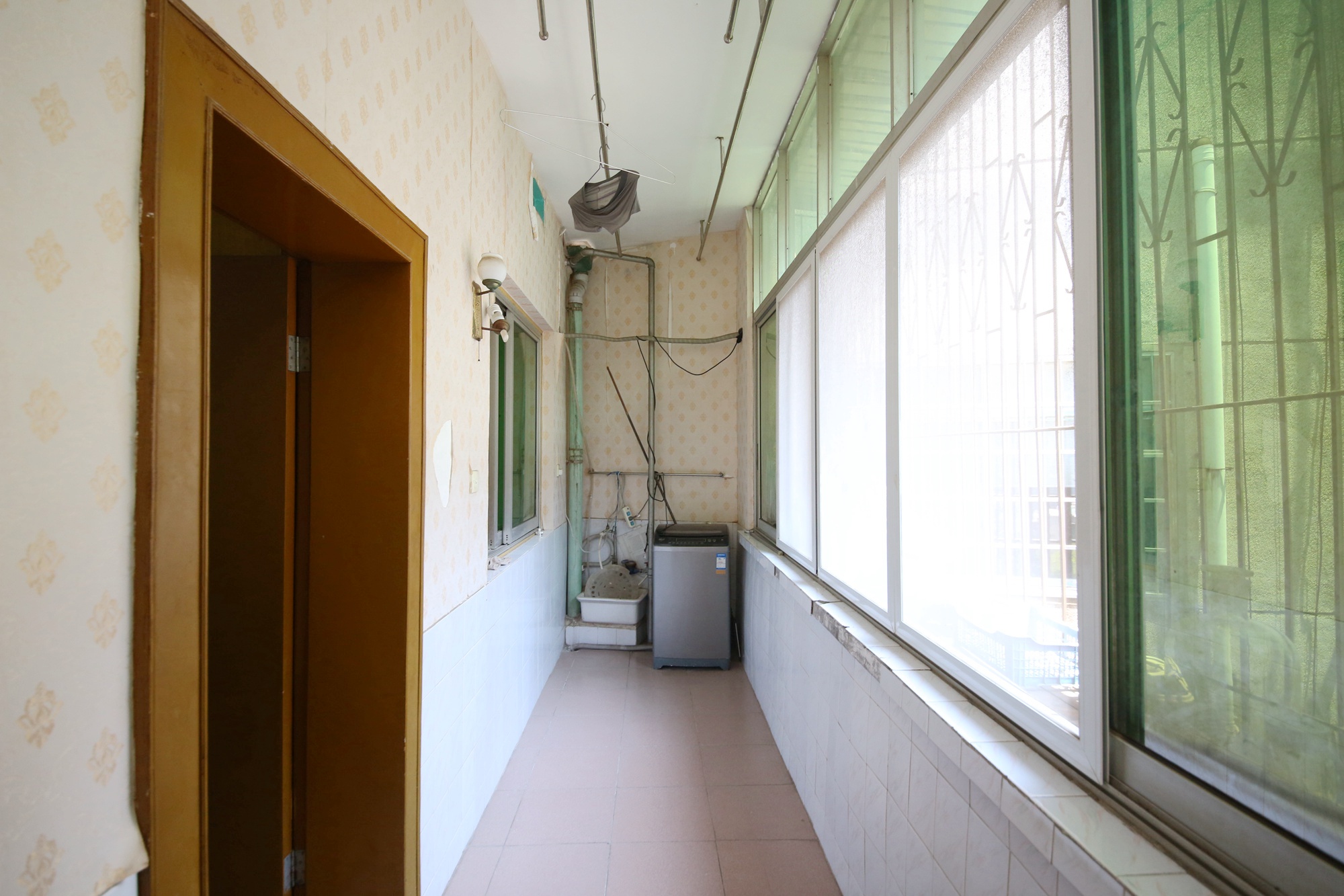 建湘南路153号  2室1厅1卫   52.80万阳台