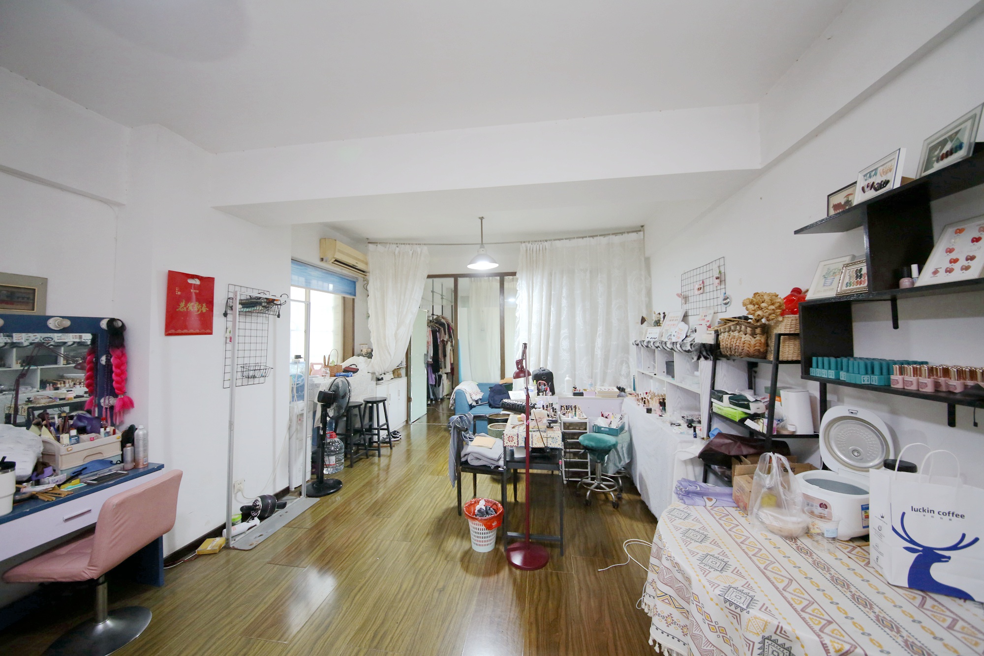 朝阳银座  1室1厅1卫   65.00万客厅