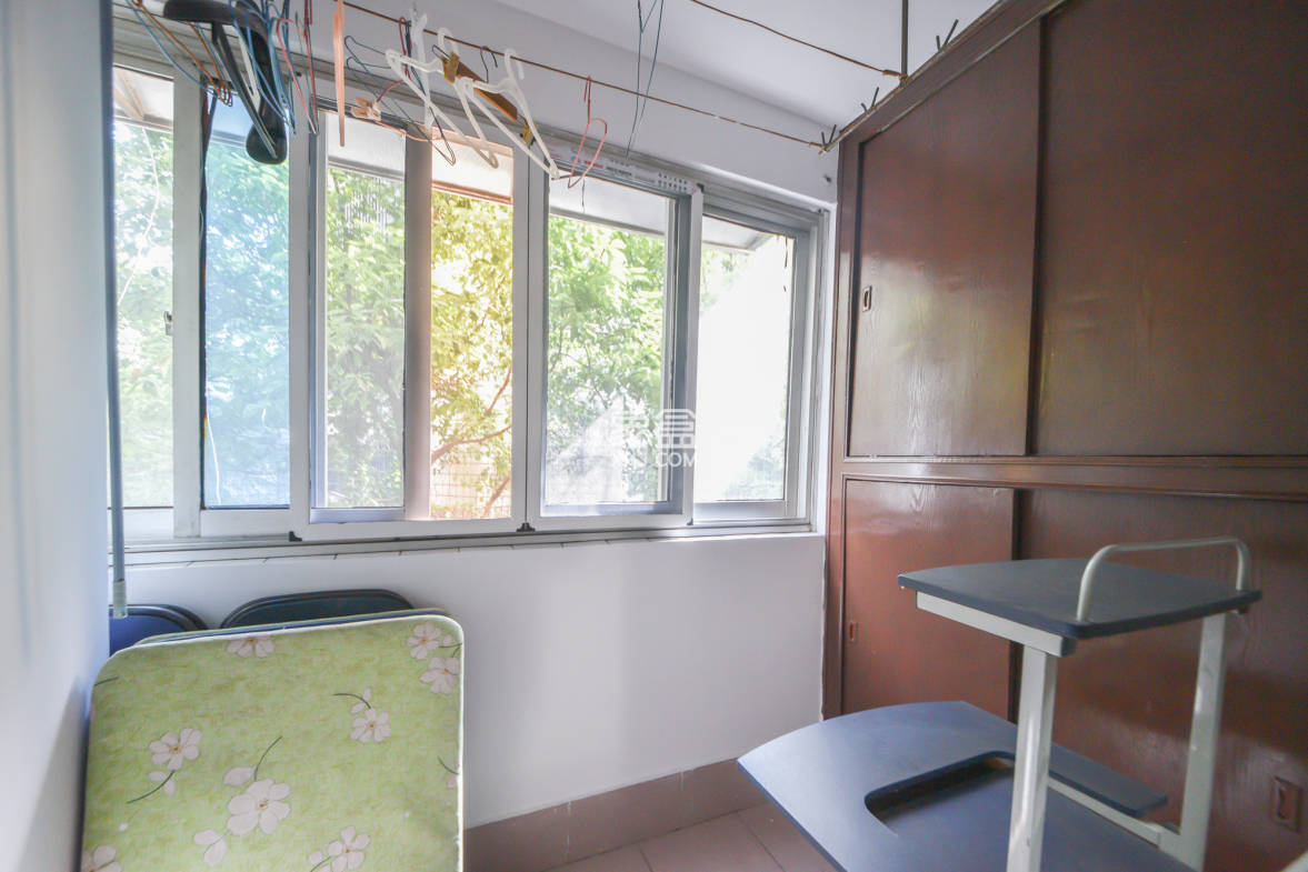 阀门厂宿舍  2室1厅1卫    38.8万 阀门厂宿舍  2室1厅1卫    38.8万阳台