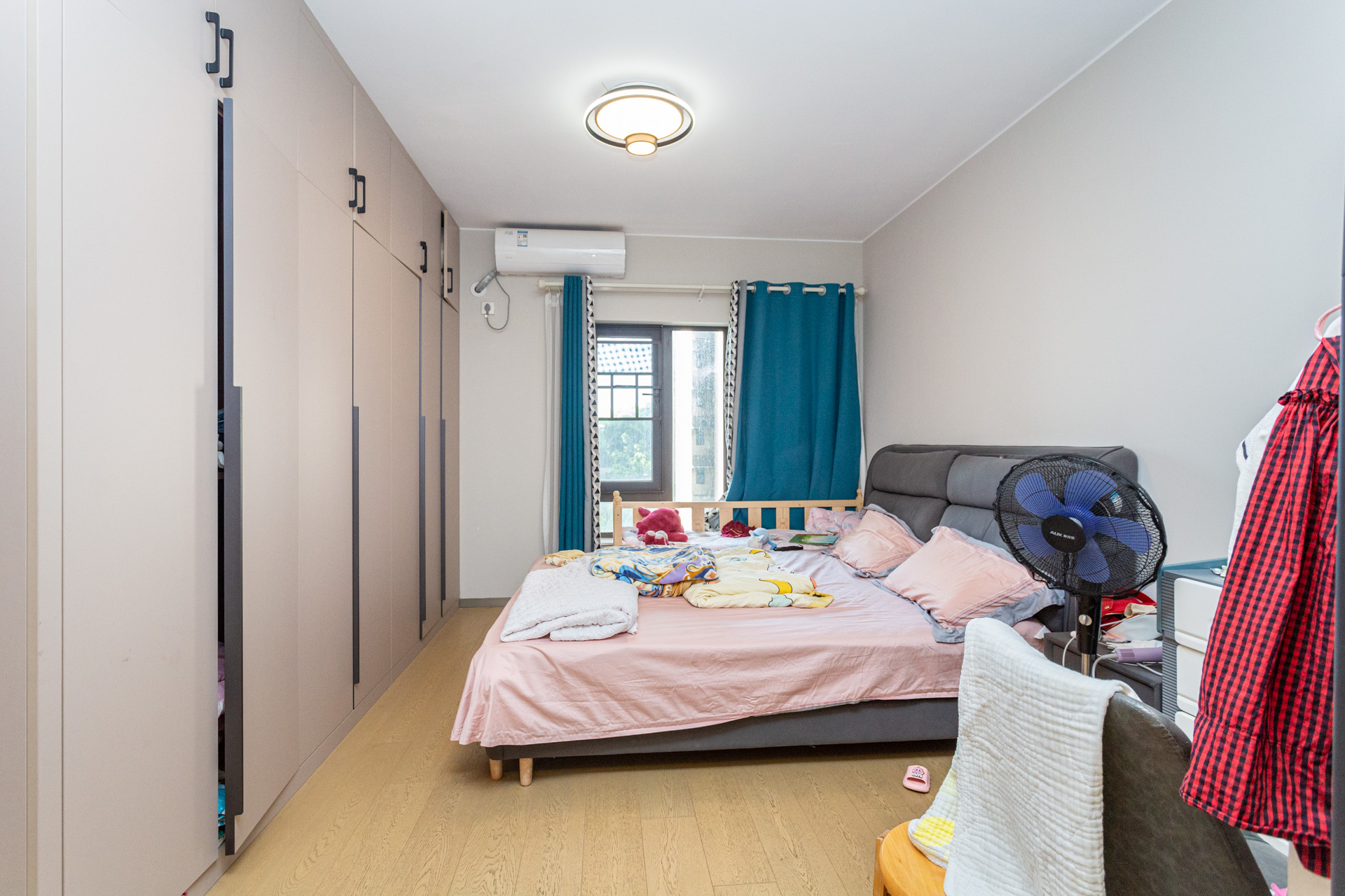 时代倾城四期 3室2厅2卫 105.0万 时代倾城四期 3室2厅2卫 105.0万卧室