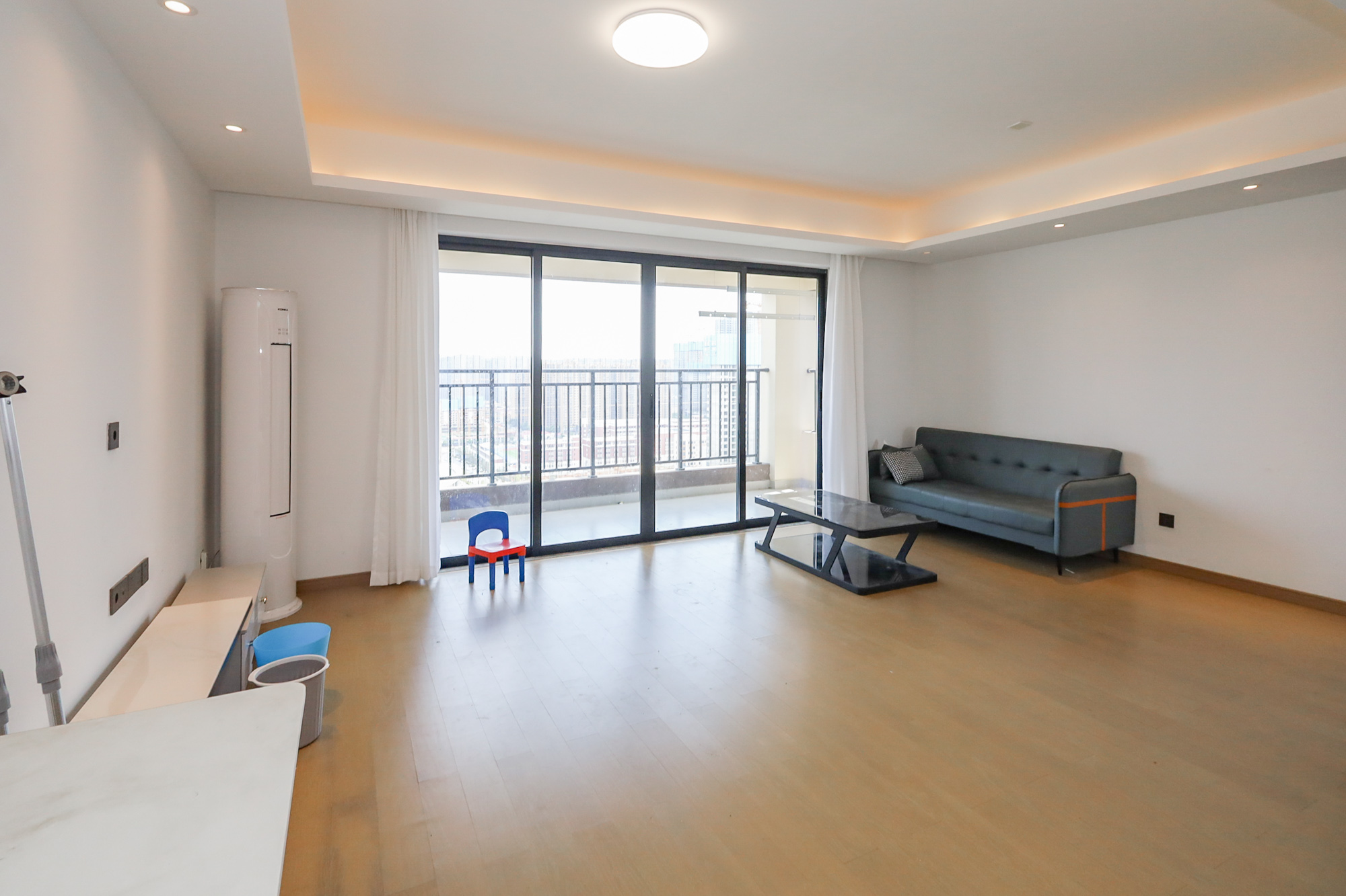 北辰时光里  4室2厅2卫    185.0万 北辰时光里  4室2厅2卫    185.0万客厅