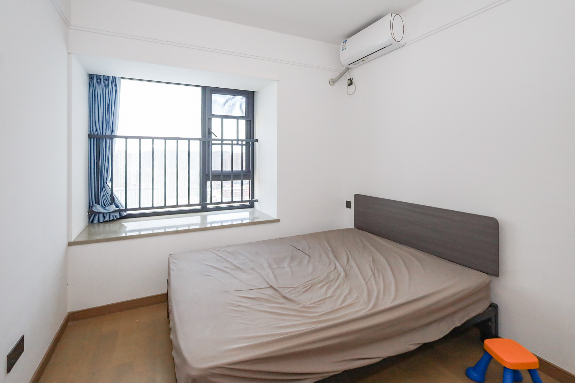 北辰时光里  4室2厅2卫    185.0万 北辰时光里  4室2厅2卫    185.0万卧室