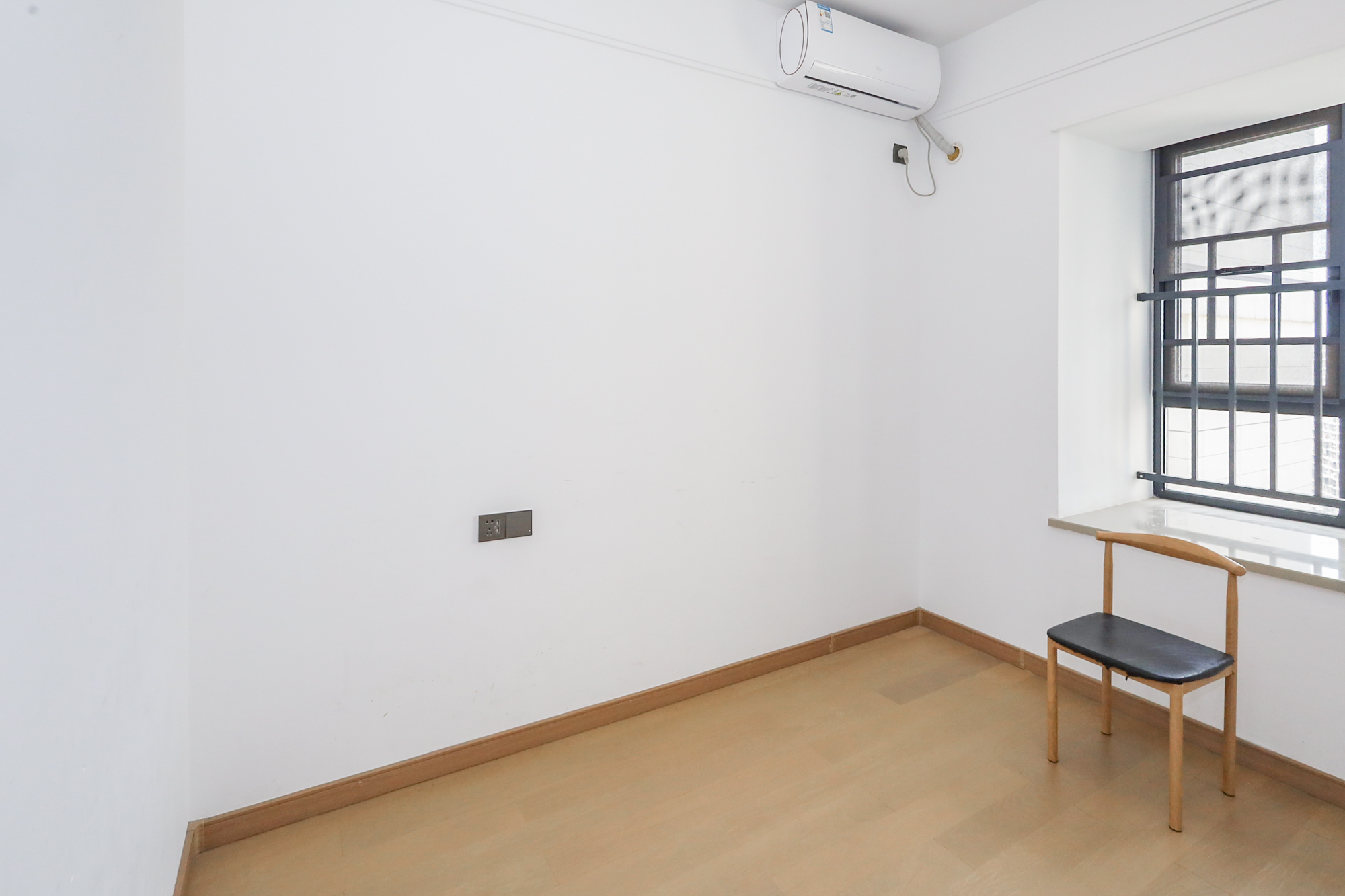 北辰时光里  4室2厅2卫    185.0万 北辰时光里  4室2厅2卫    185.0万卧室