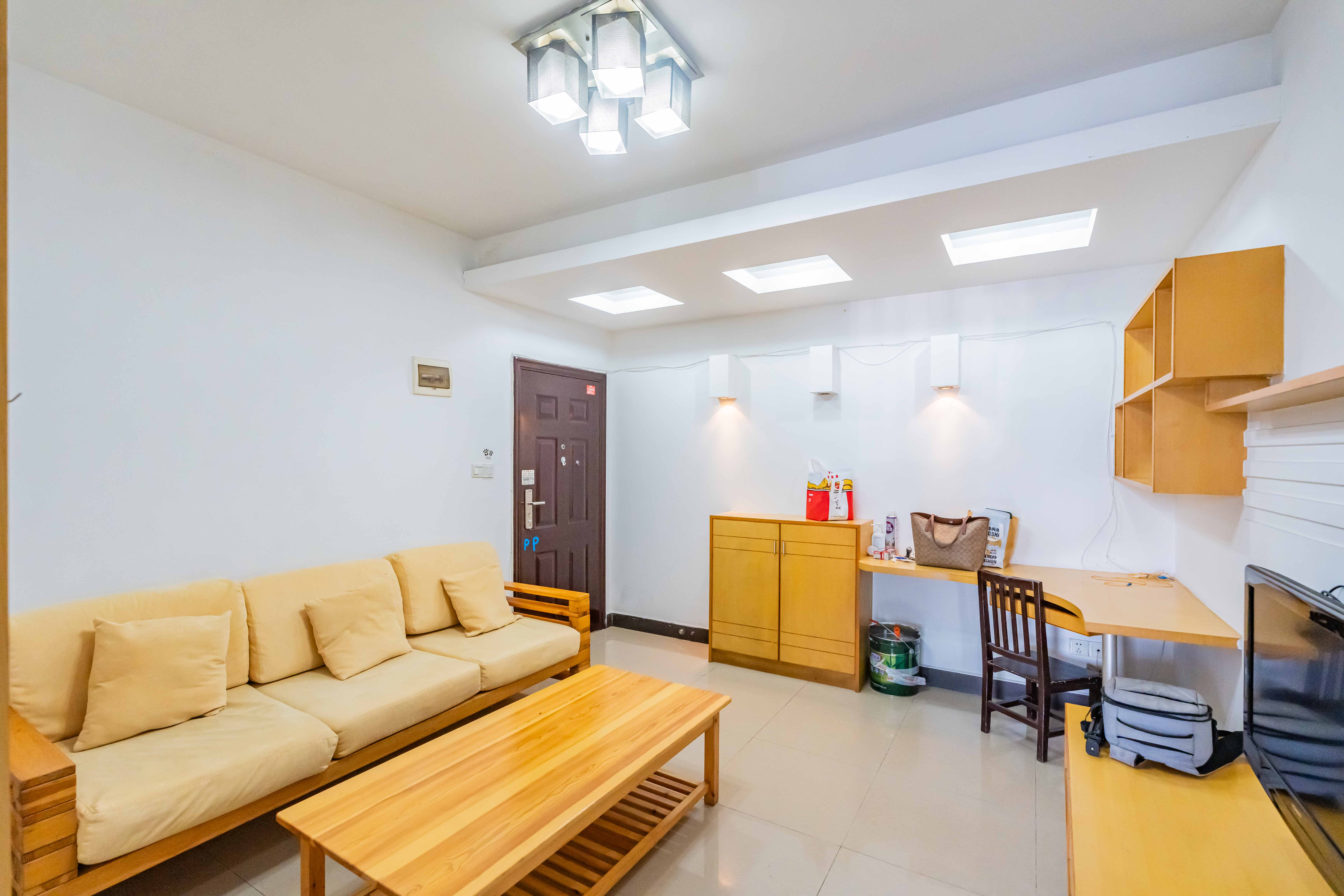 建鸿达现代公寓  1室1厅1卫   36.50万客厅