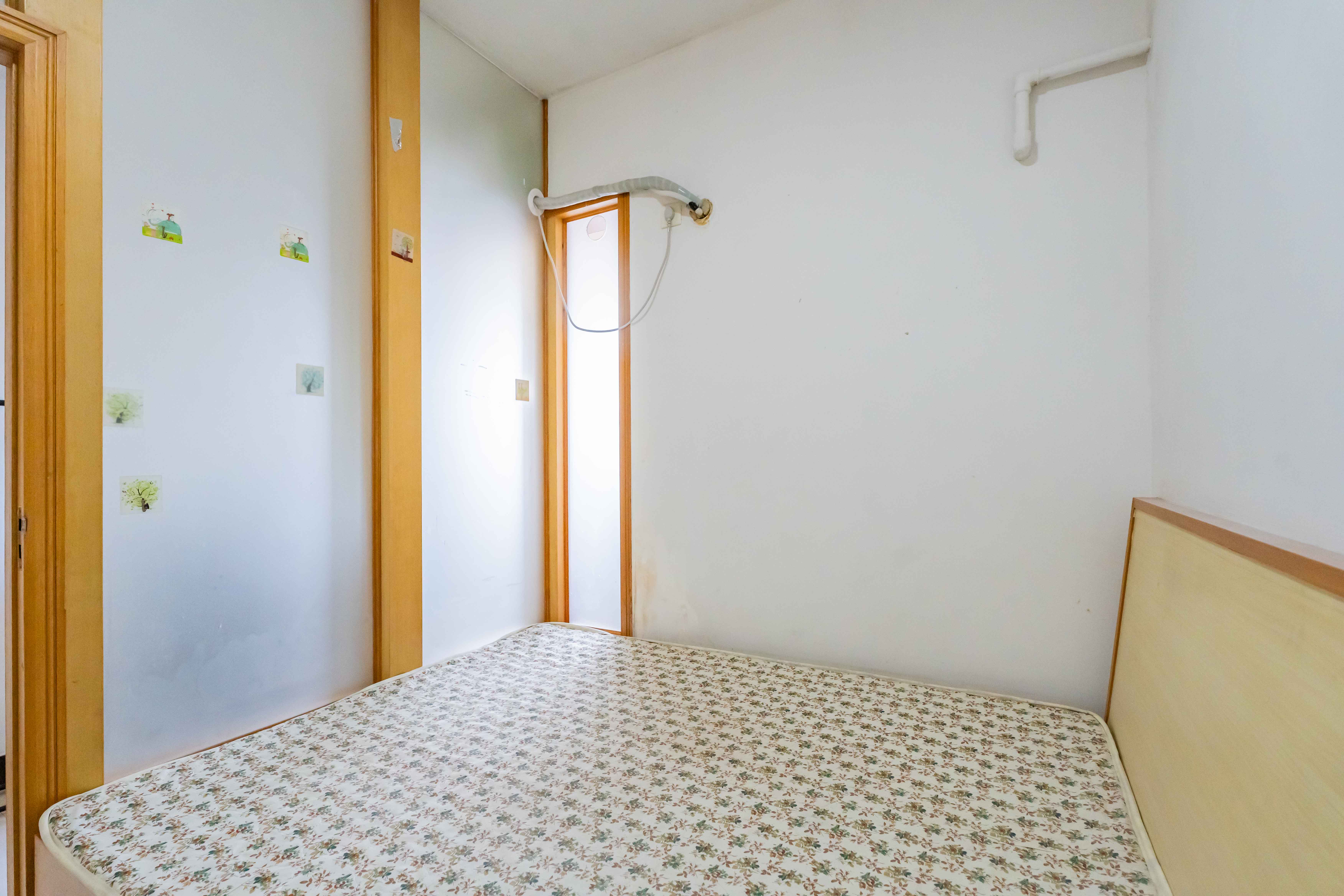 建鸿达现代公寓  1室1厅1卫   36.50万卧室