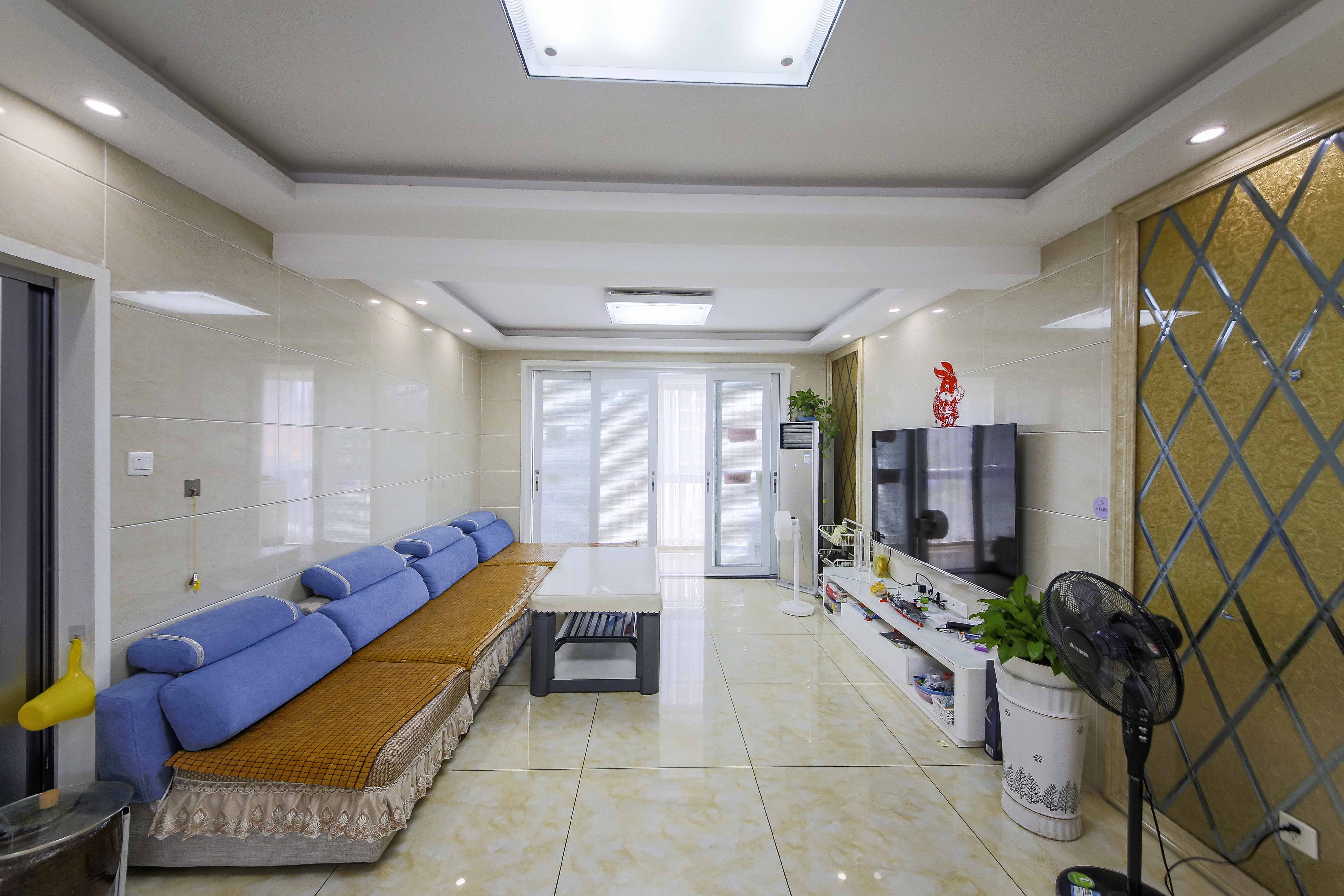 生活艺术城 4室2厅2卫 145.0万 生活艺术城 4室2厅2卫 145.0万客厅