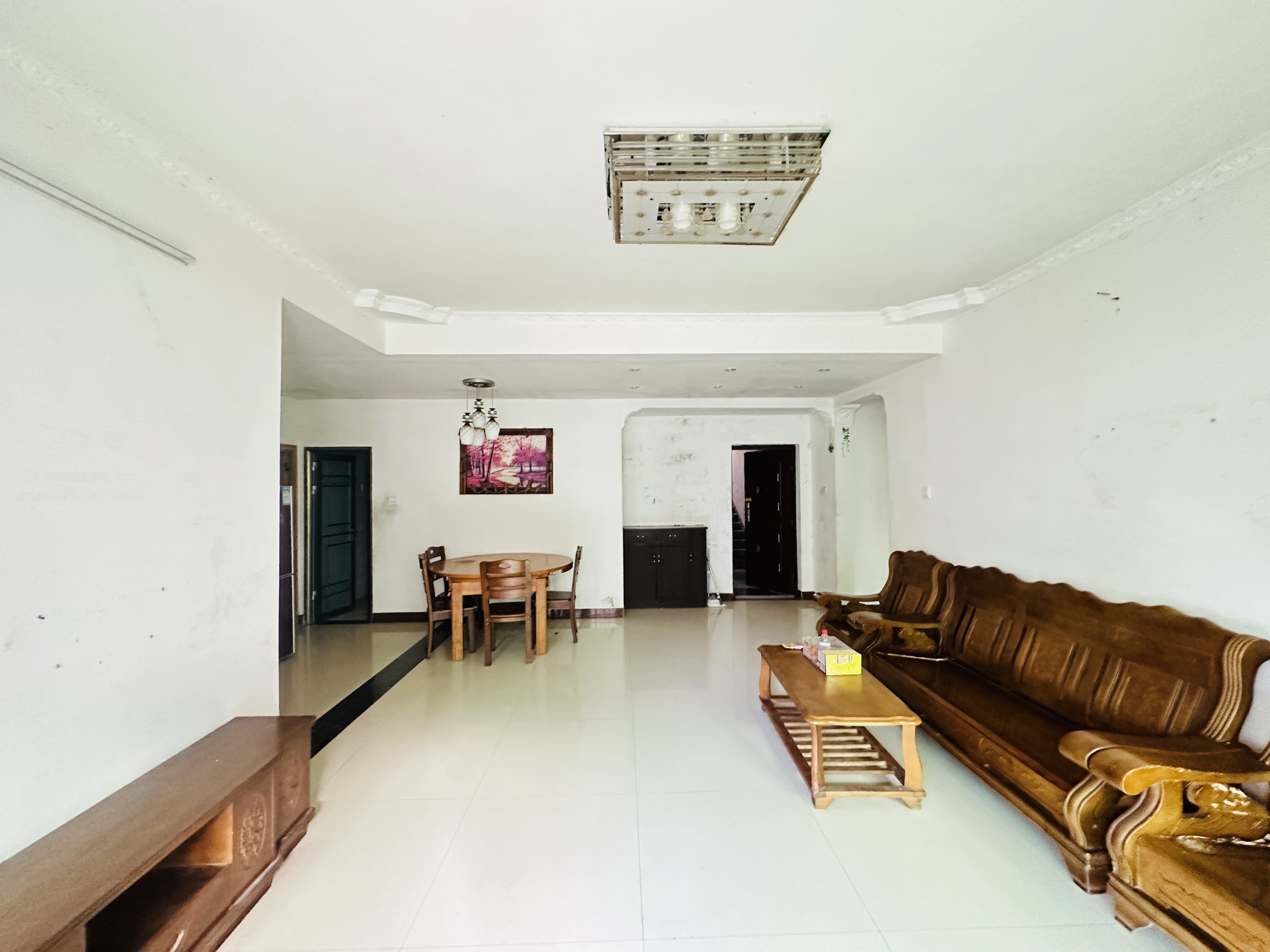 金竹园 4室2厅2卫 130.0万 金竹园 4室2厅2卫 130.0万客厅