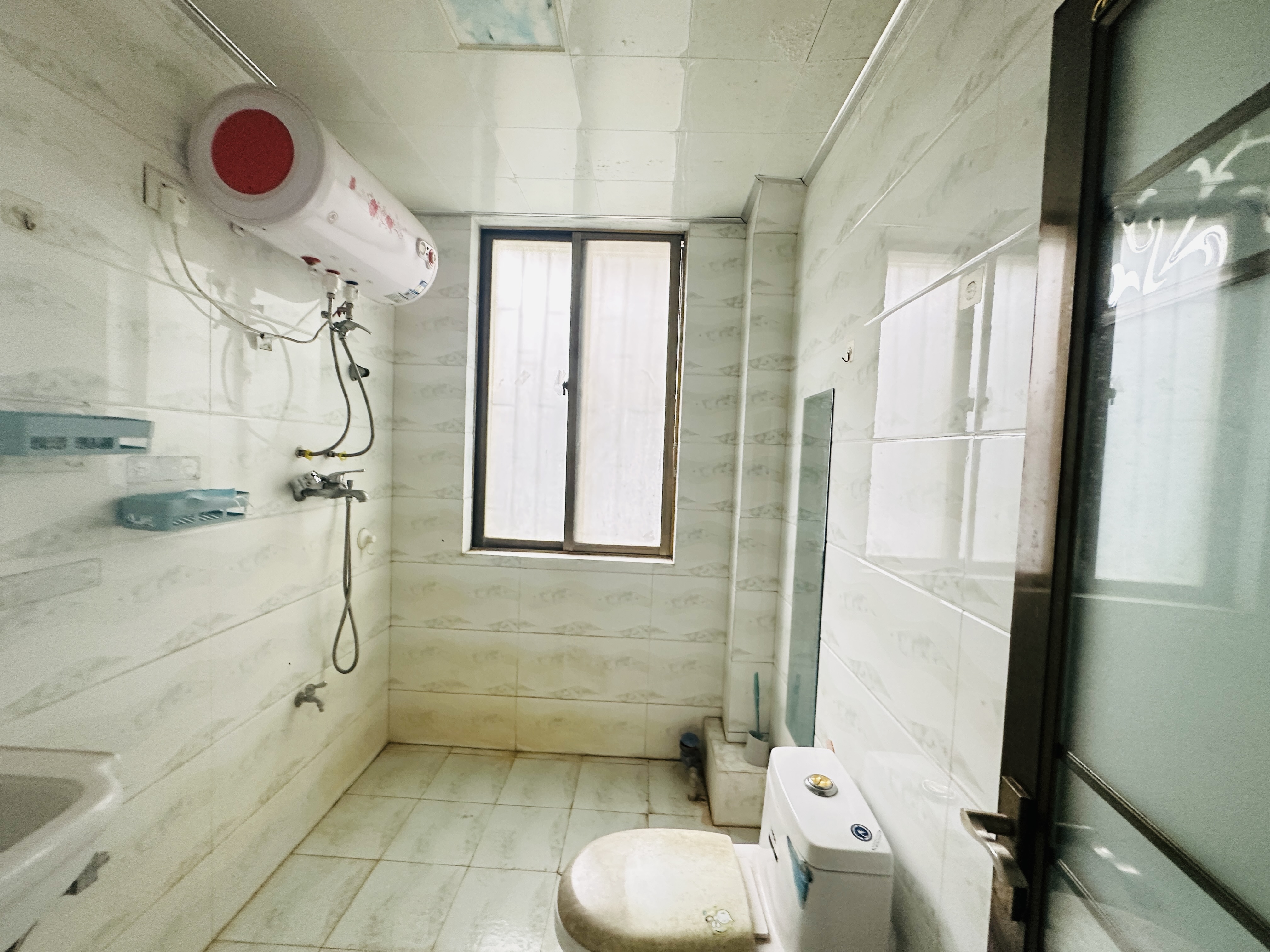 金竹园 4室2厅2卫 130.0万 金竹园 4室2厅2卫 130.0万卫生间