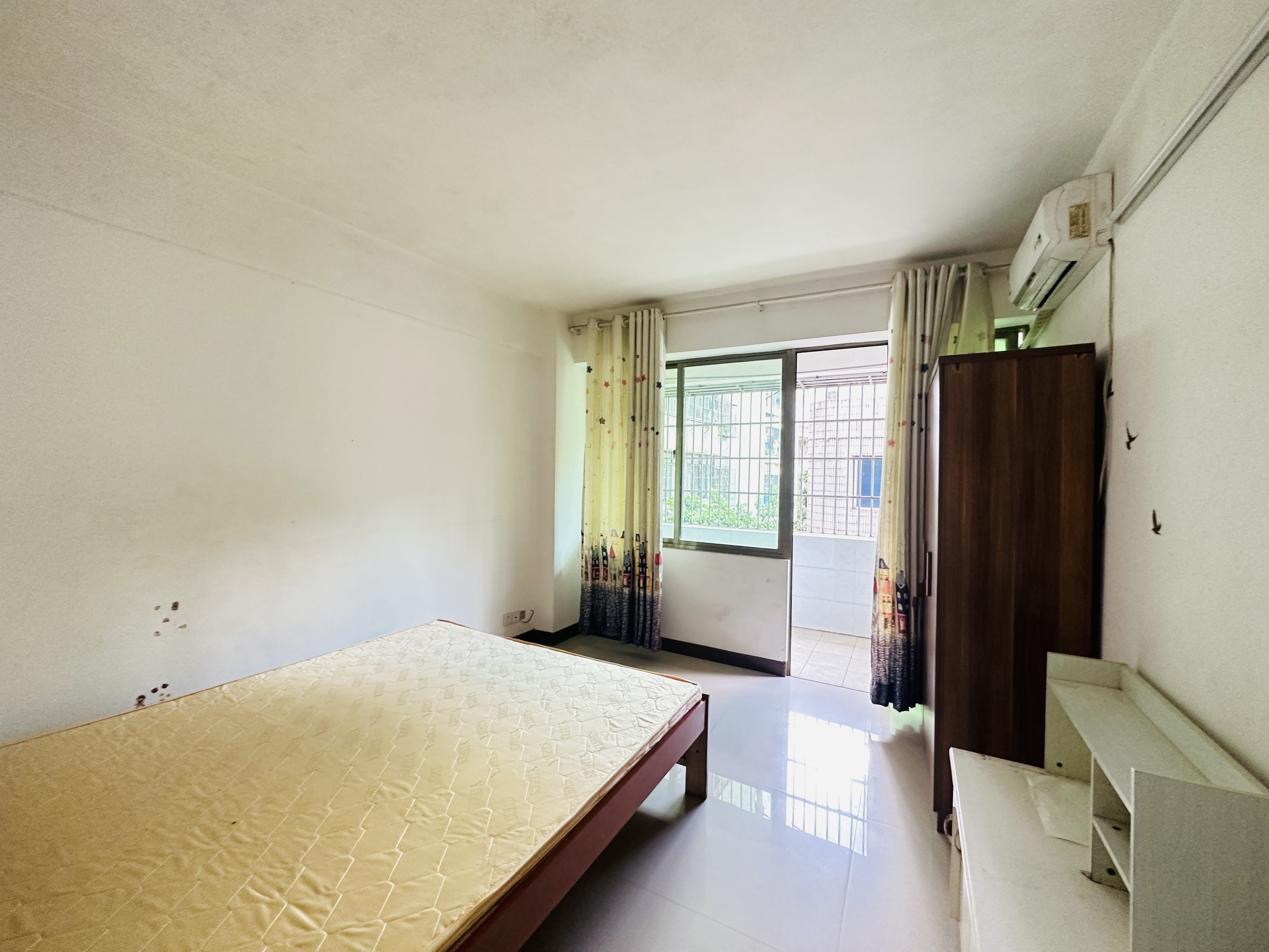 金竹园 4室2厅2卫 130.0万 金竹园 4室2厅2卫 130.0万卧室