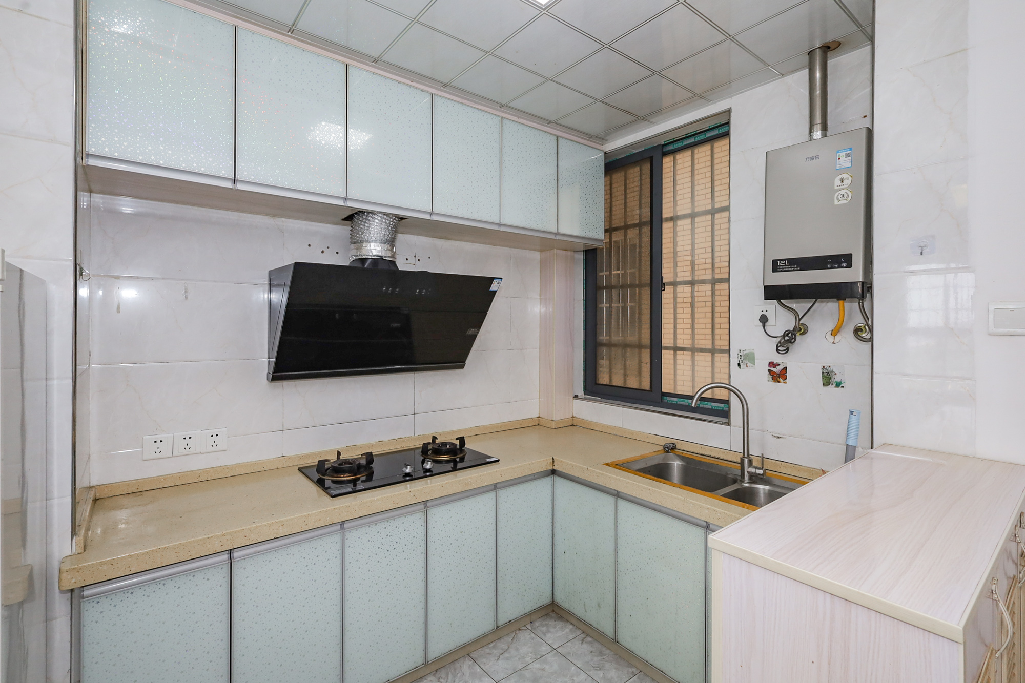 谷山庭院二期  3室2厅1卫   72.80万厨房