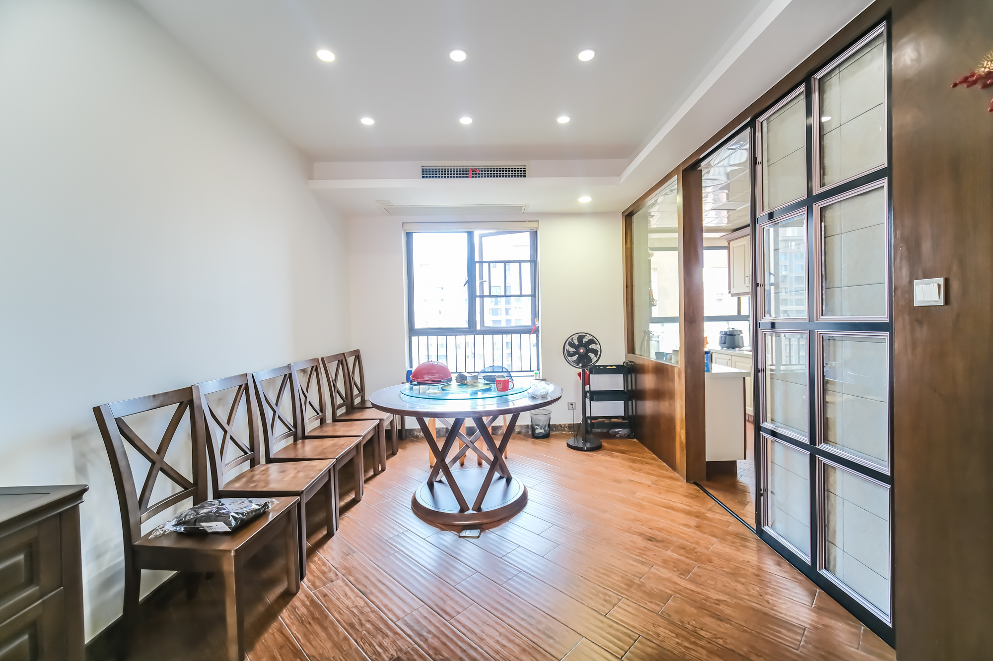 三一街区 5室2厅3卫 126.0万 三一街区 5室2厅3卫 126.0万客厅