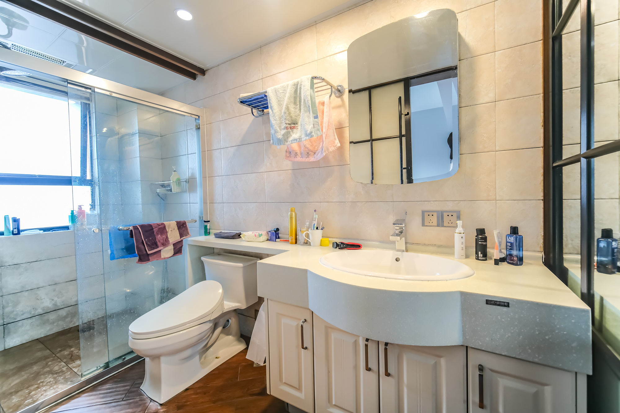 三一街区 5室2厅3卫 126.0万 三一街区 5室2厅3卫 126.0万卫生间