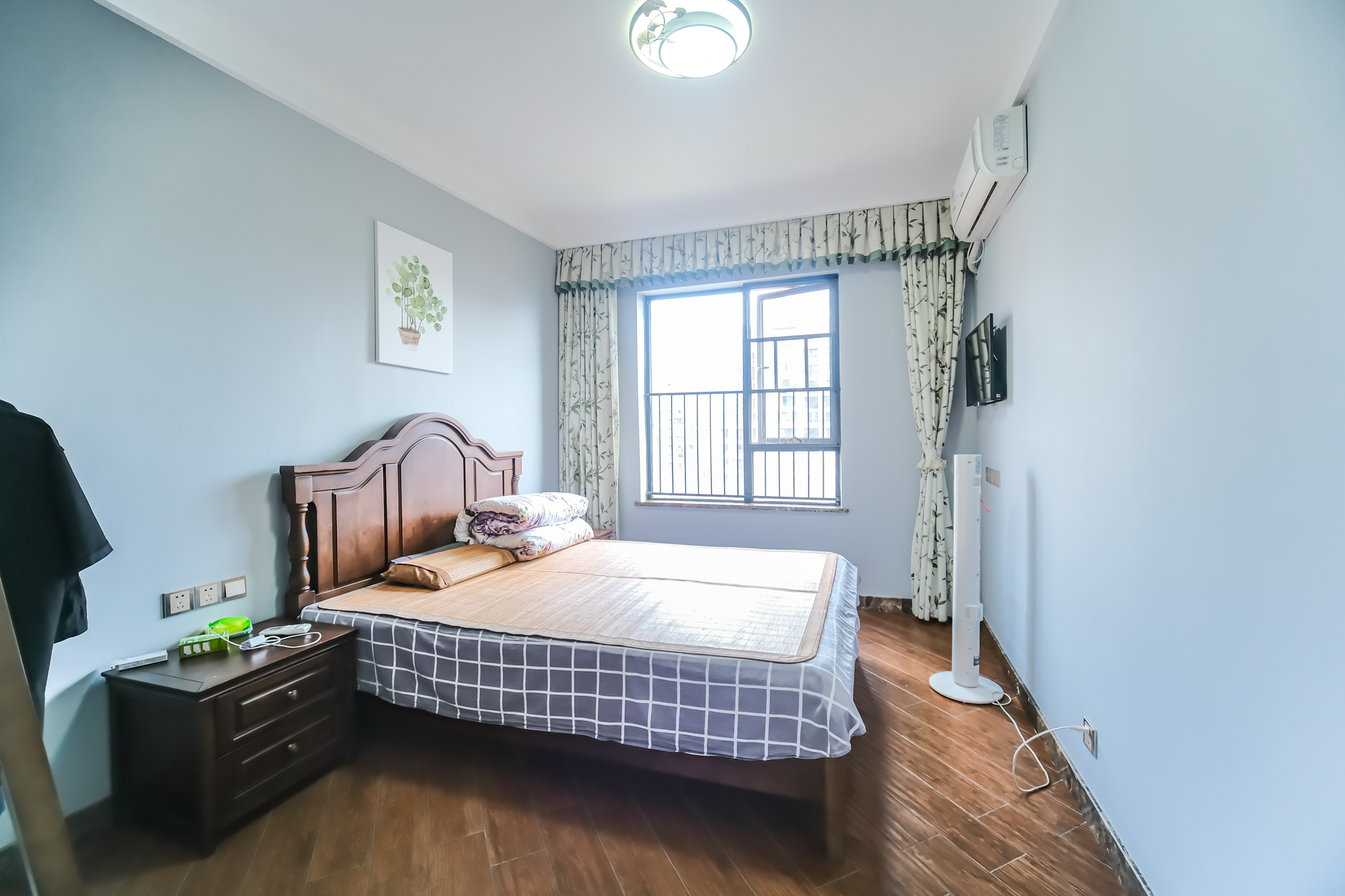 三一街区 5室2厅3卫 126.0万 三一街区 5室2厅3卫 126.0万卧室