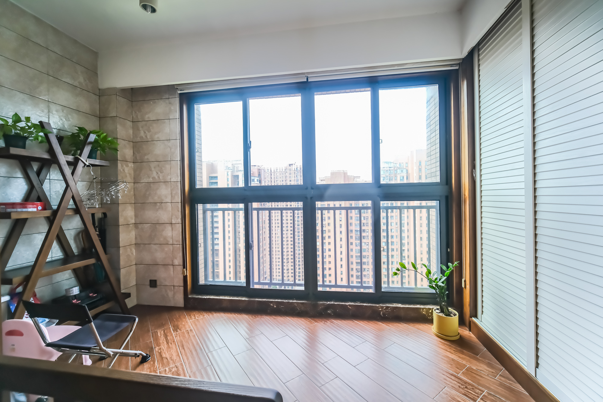 三一街区 5室2厅3卫 126.0万 三一街区 5室2厅3卫 126.0万阳台